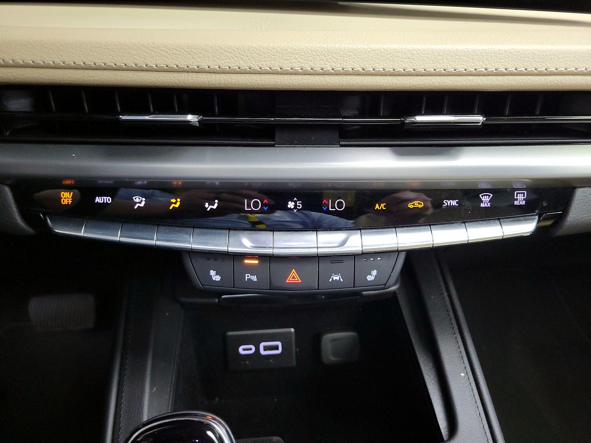 Thumbnail: 2024 Cadillac XT4 - 17