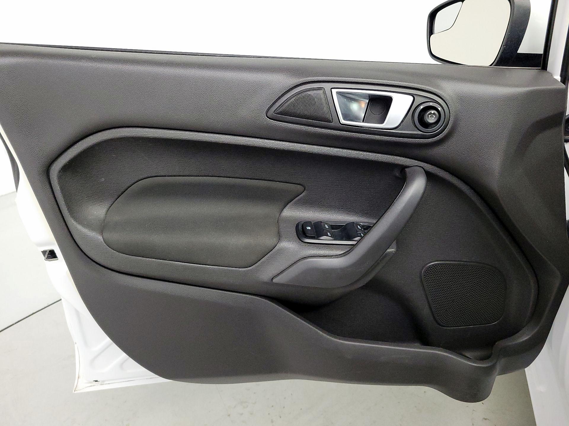 Thumbnail: 2015 Ford Fiesta - 12