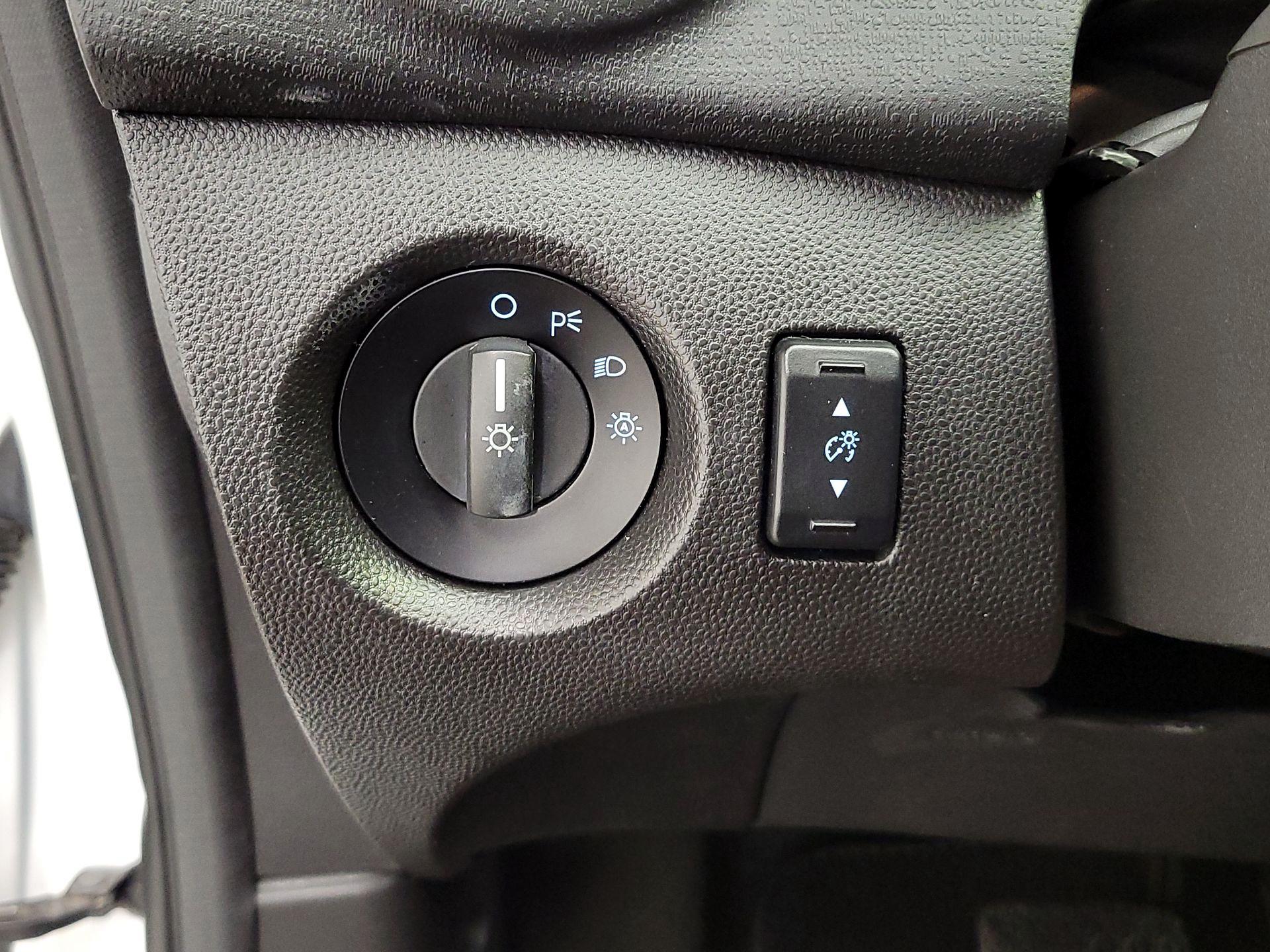 Thumbnail: 2015 Ford Fiesta - 13