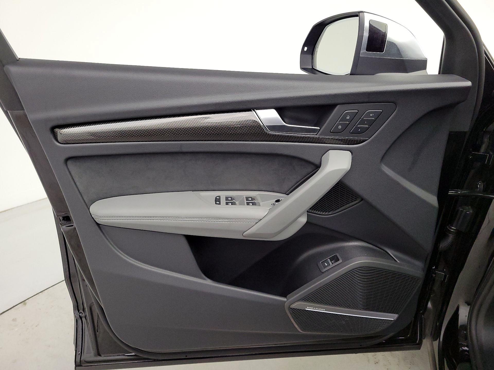Thumbnail: 2025 Audi SQ5 - 12