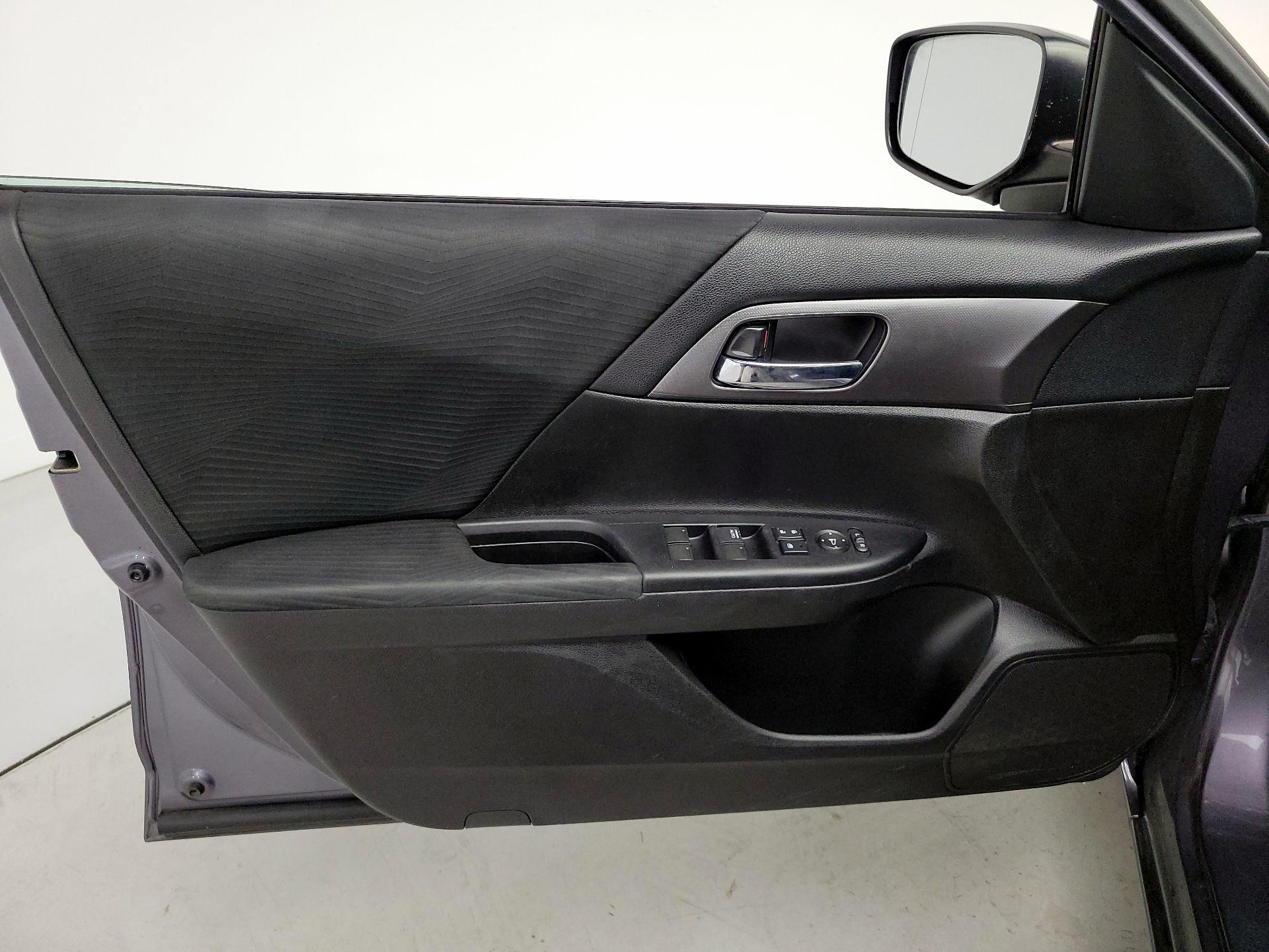Thumbnail: 2015 Honda Accord - 12