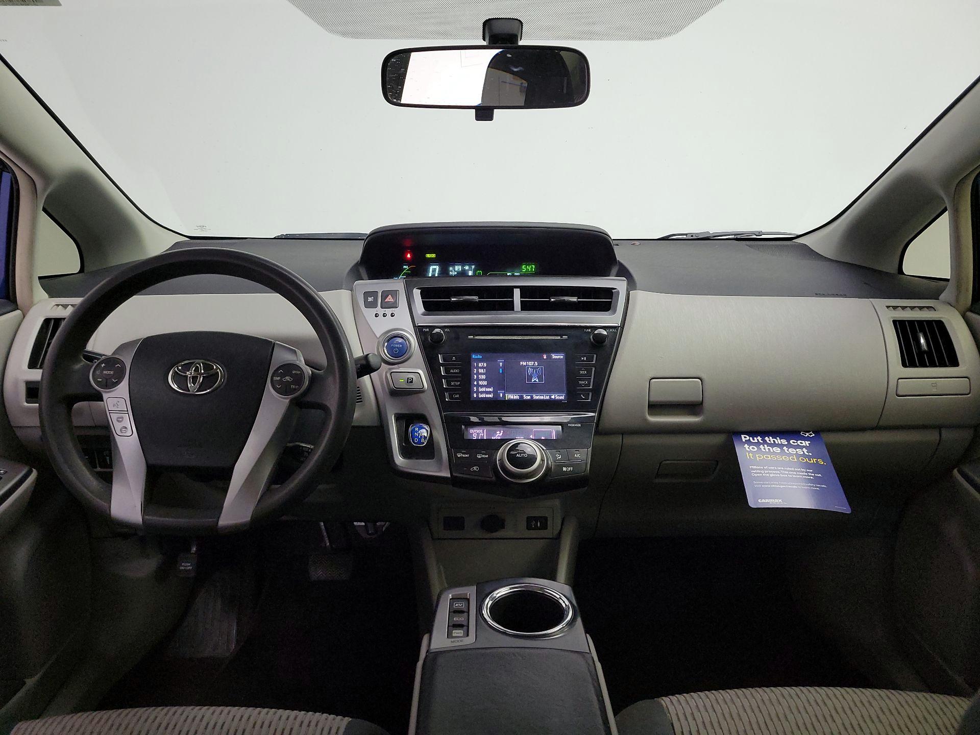Thumbnail: 2015 Toyota Prius v - 9