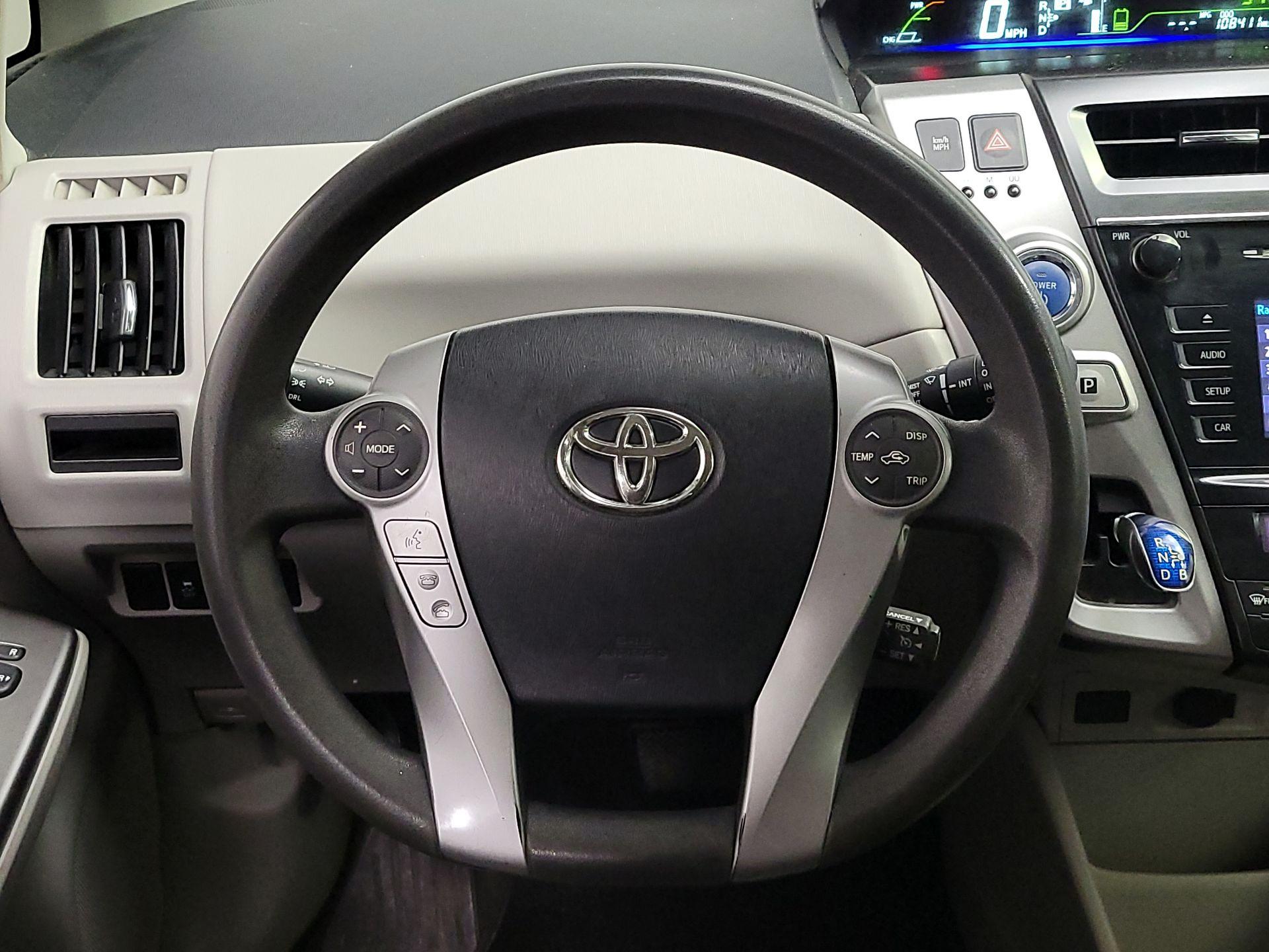 Thumbnail: 2015 Toyota Prius v - 10