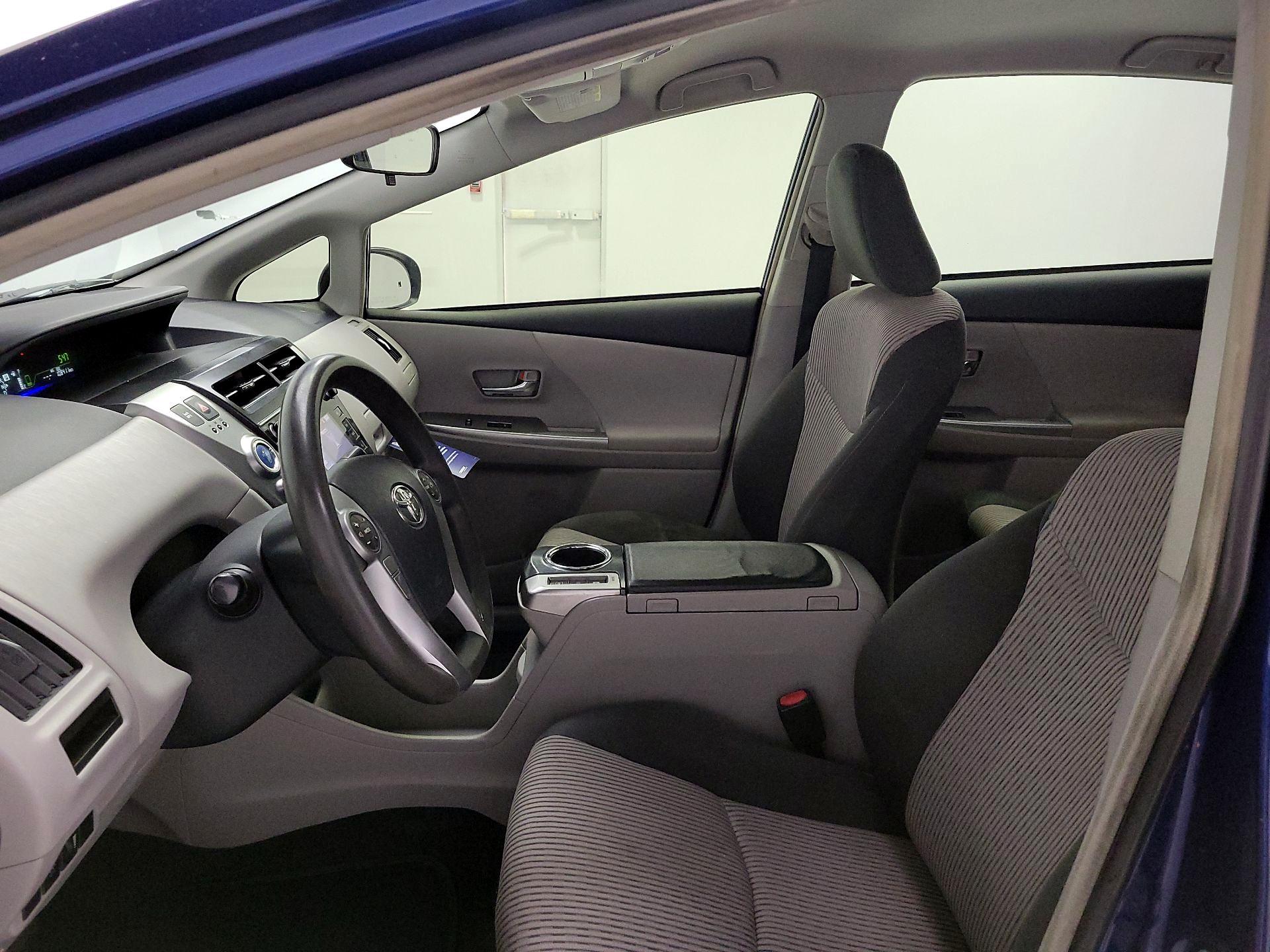 Thumbnail: 2015 Toyota Prius v - 11