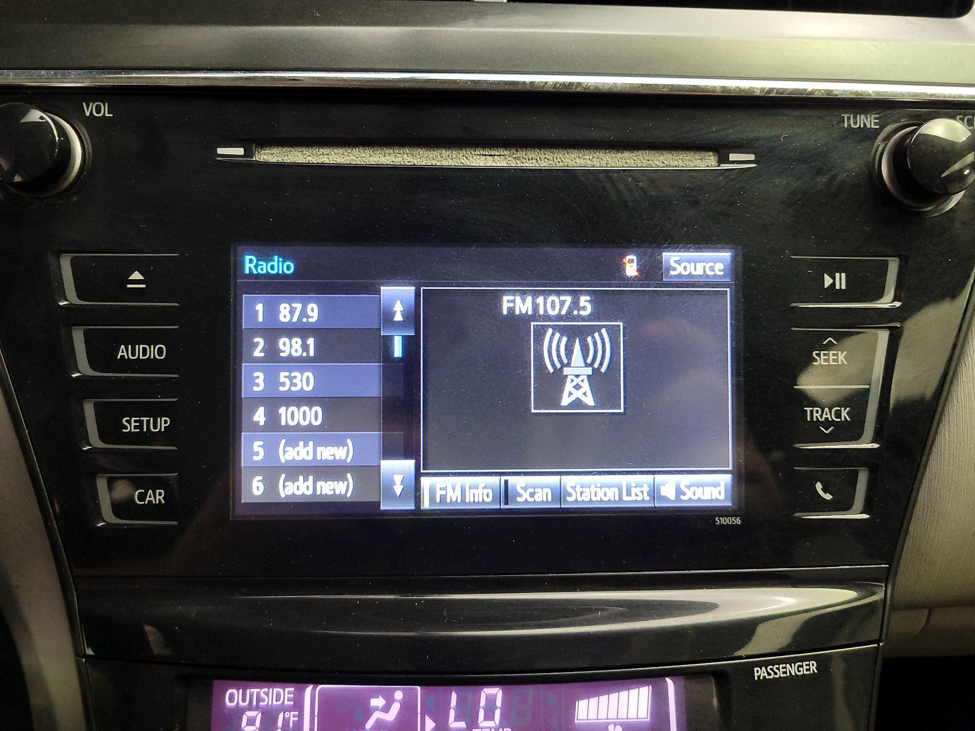 Thumbnail: 2015 Toyota Prius v - 15
