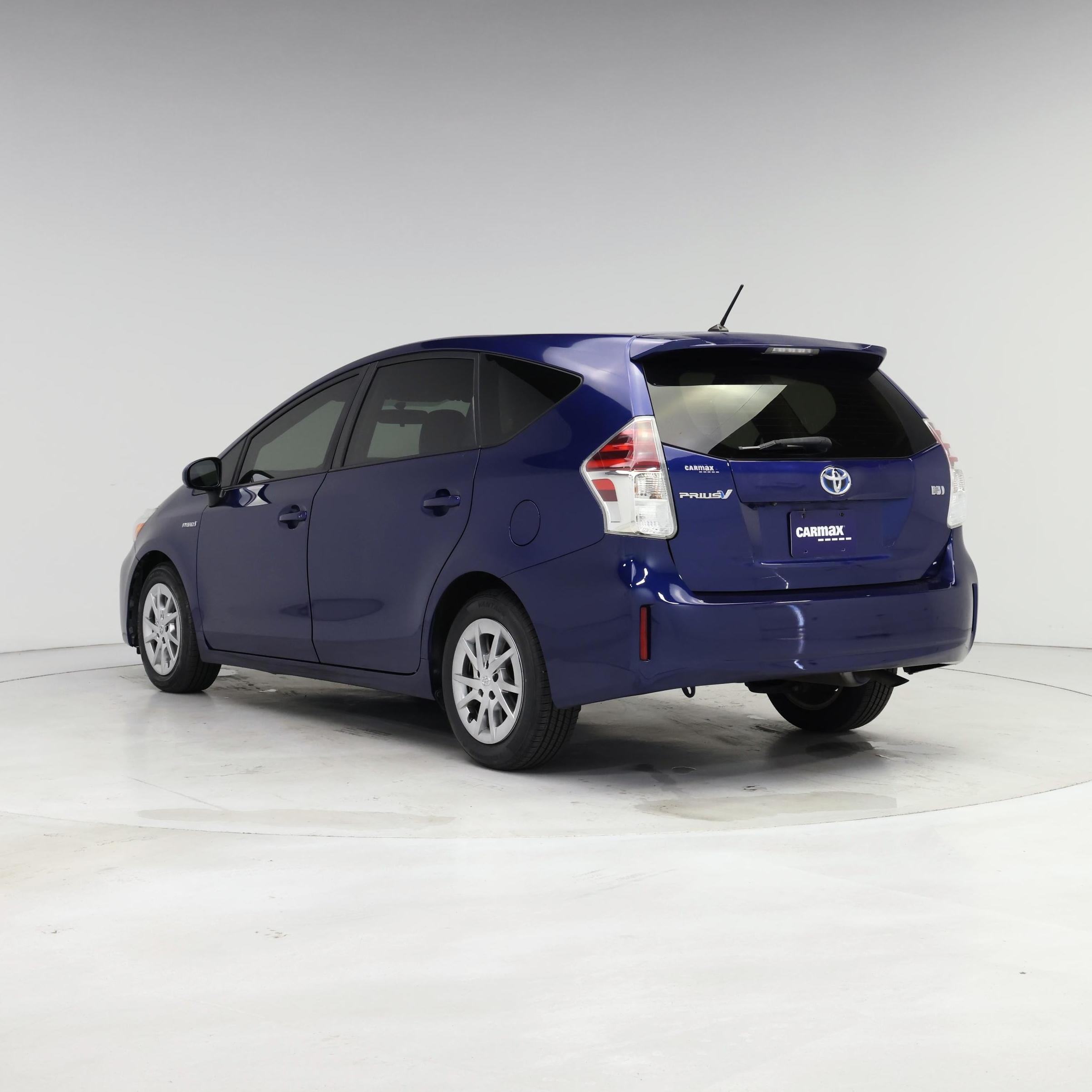 Thumbnail: 2015 Toyota Prius v - 2