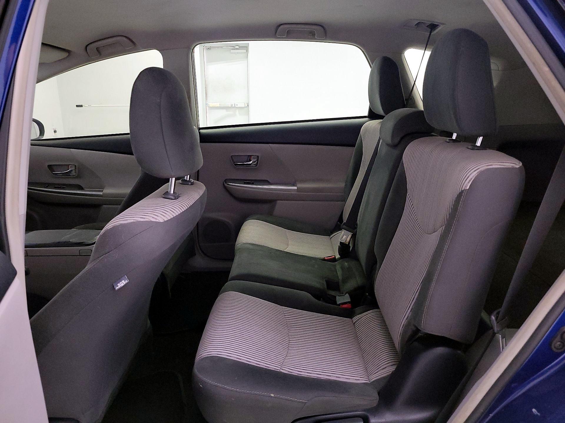 Thumbnail: 2015 Toyota Prius v - 19