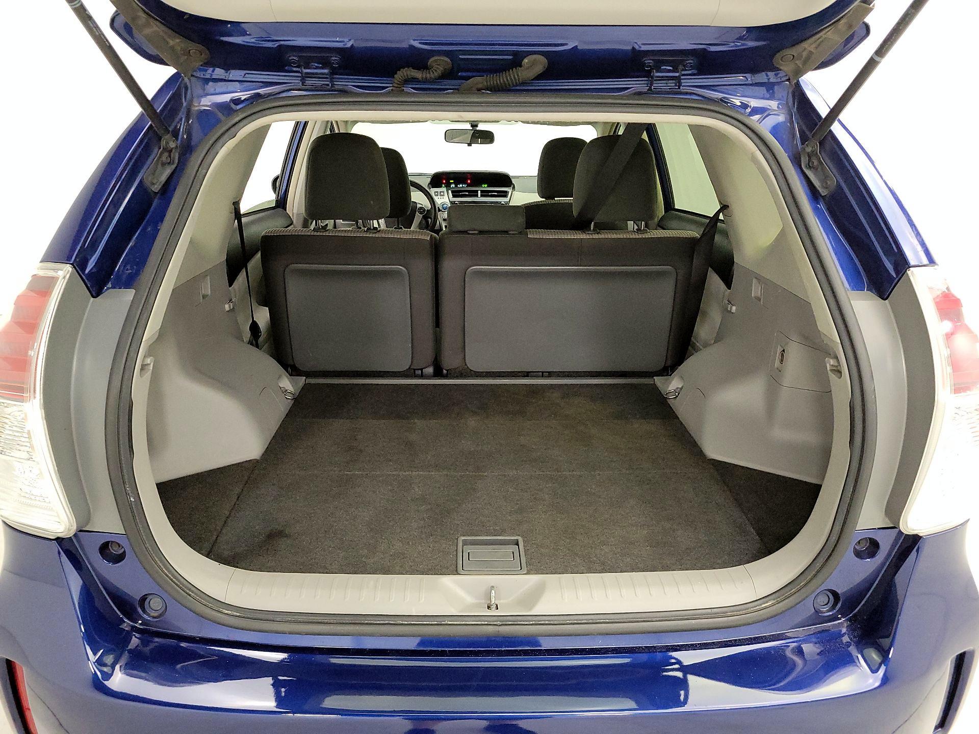 Thumbnail: 2015 Toyota Prius v - 20