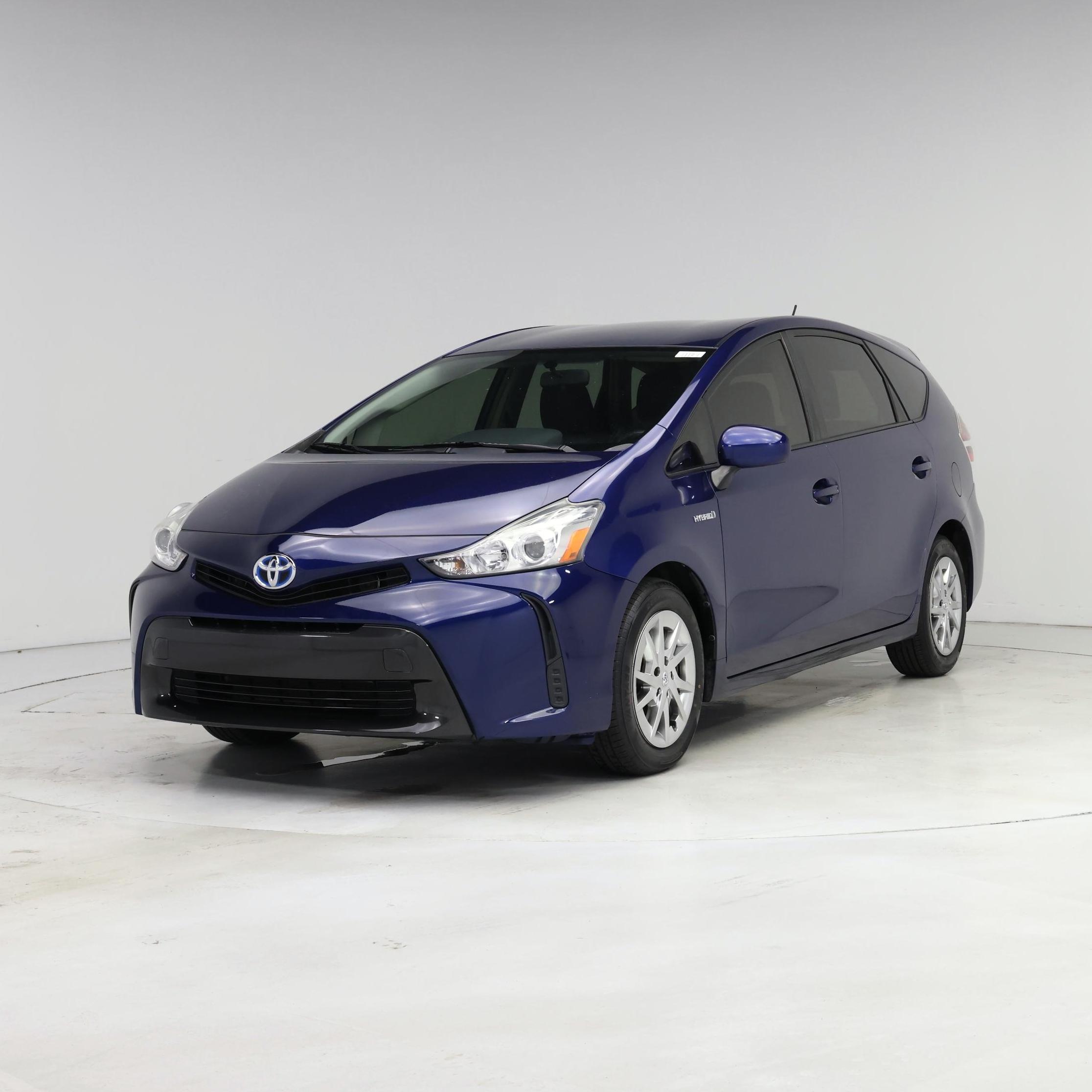 Thumbnail: 2015 Toyota Prius v - 4