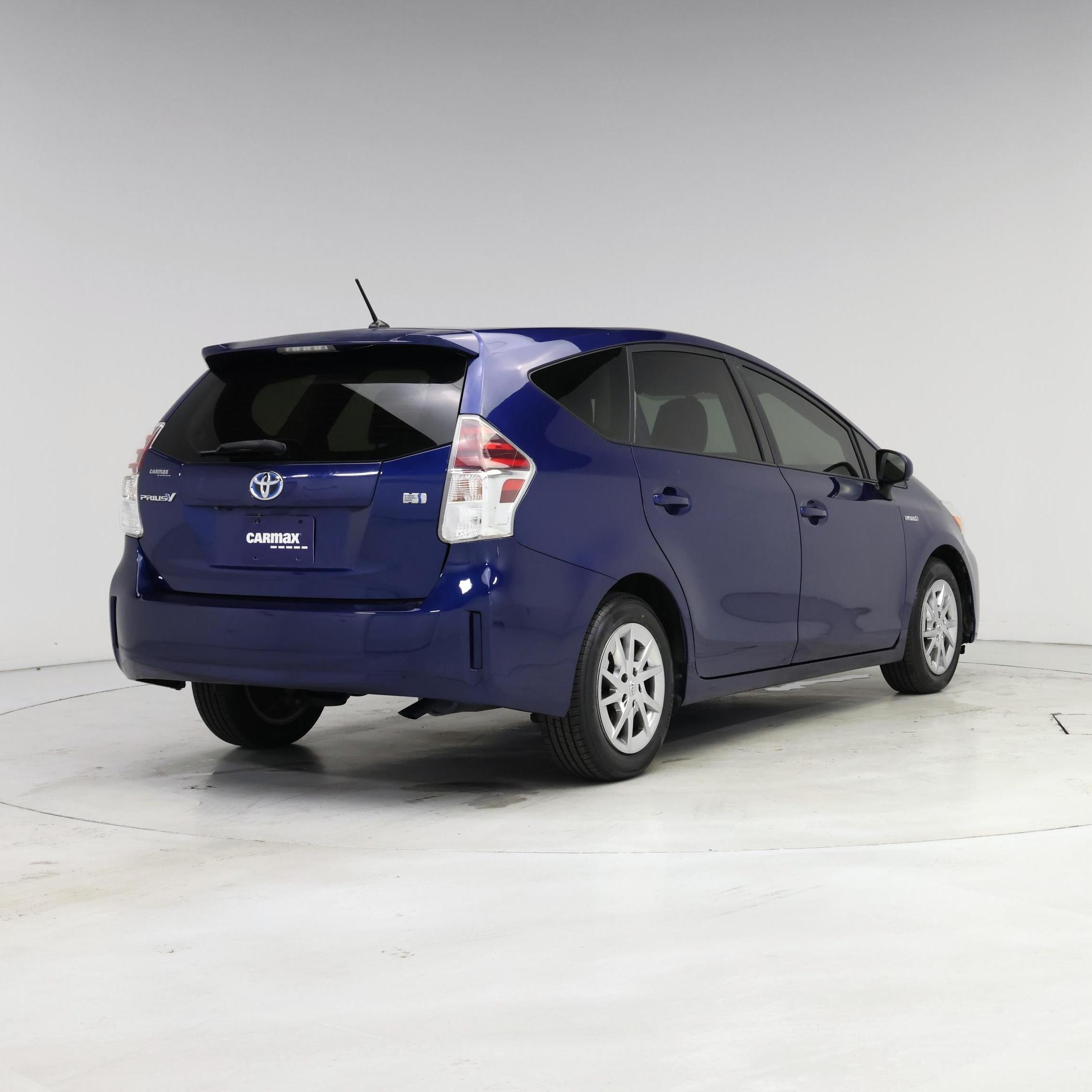 Thumbnail: 2015 Toyota Prius v - 8