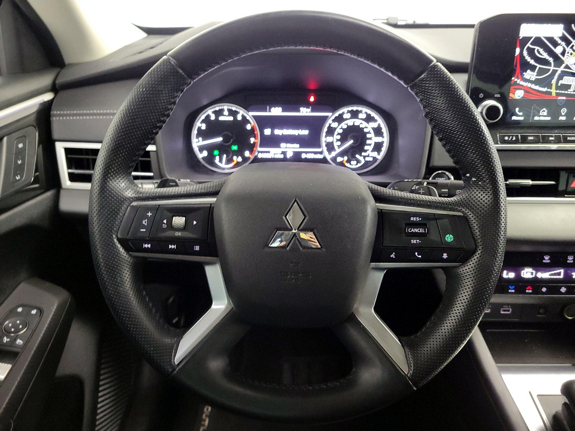 Thumbnail: 2022 Mitsubishi Outlander - 10