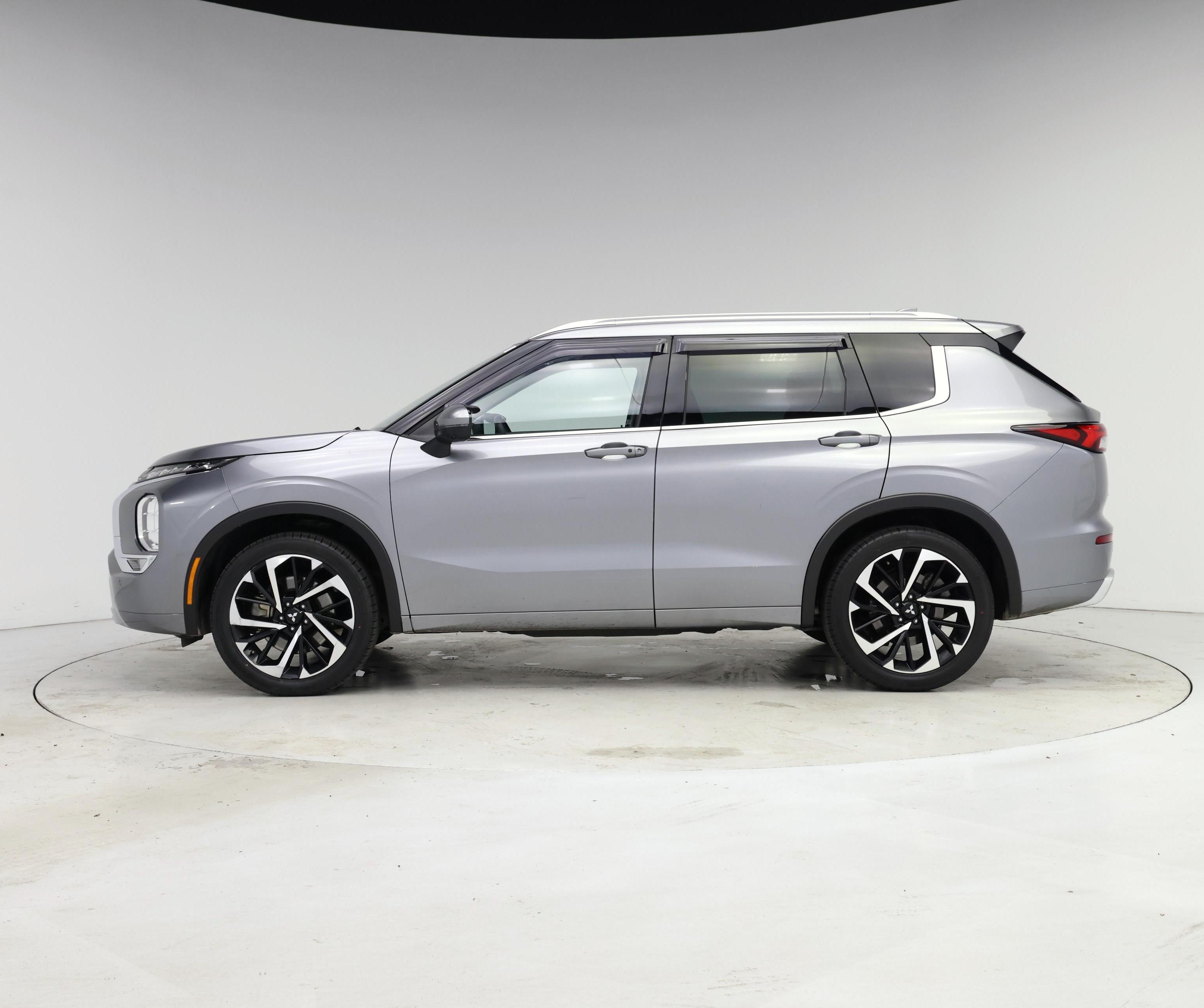 Thumbnail: 2022 Mitsubishi Outlander - 3