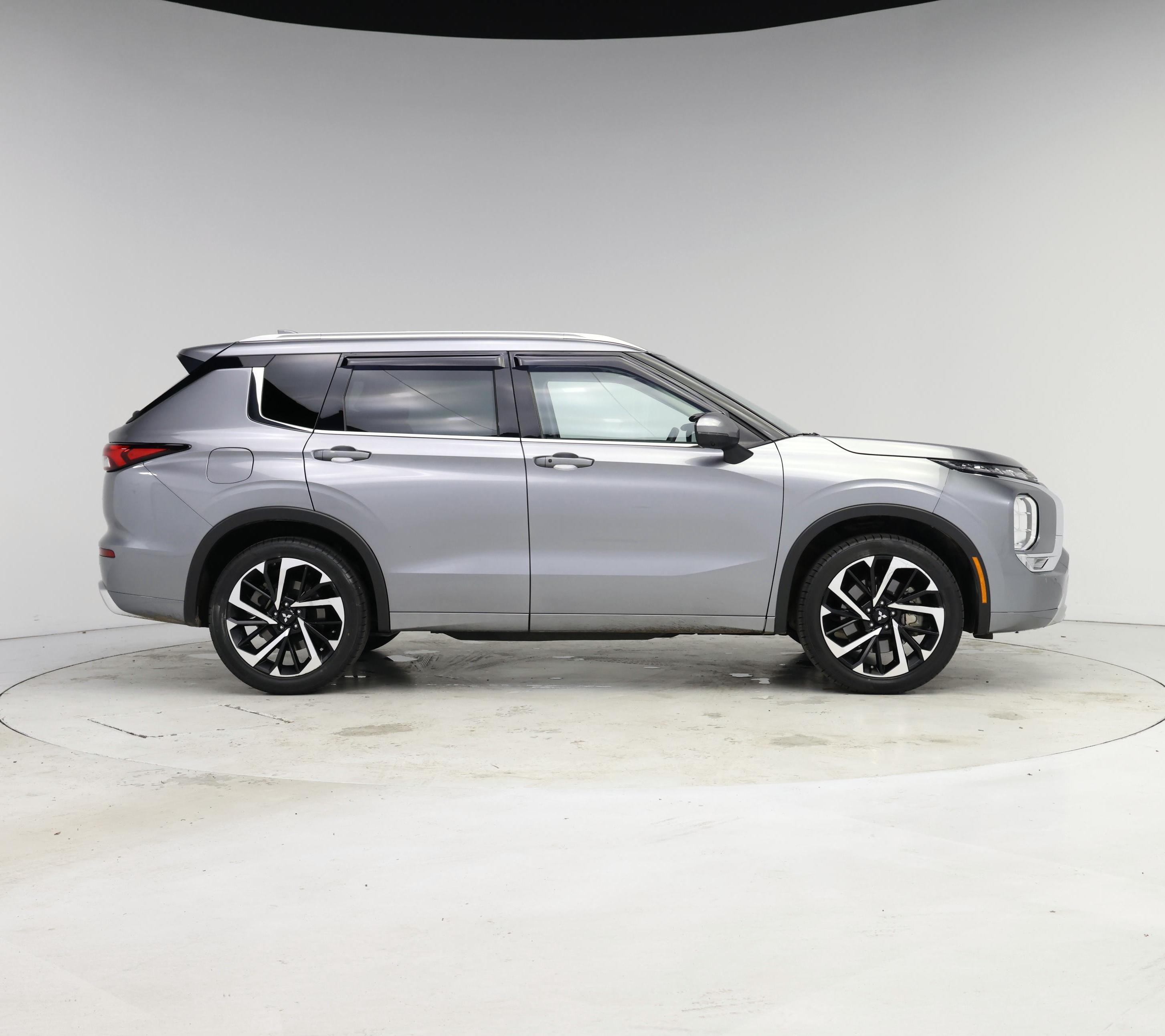 Thumbnail: 2022 Mitsubishi Outlander - 7