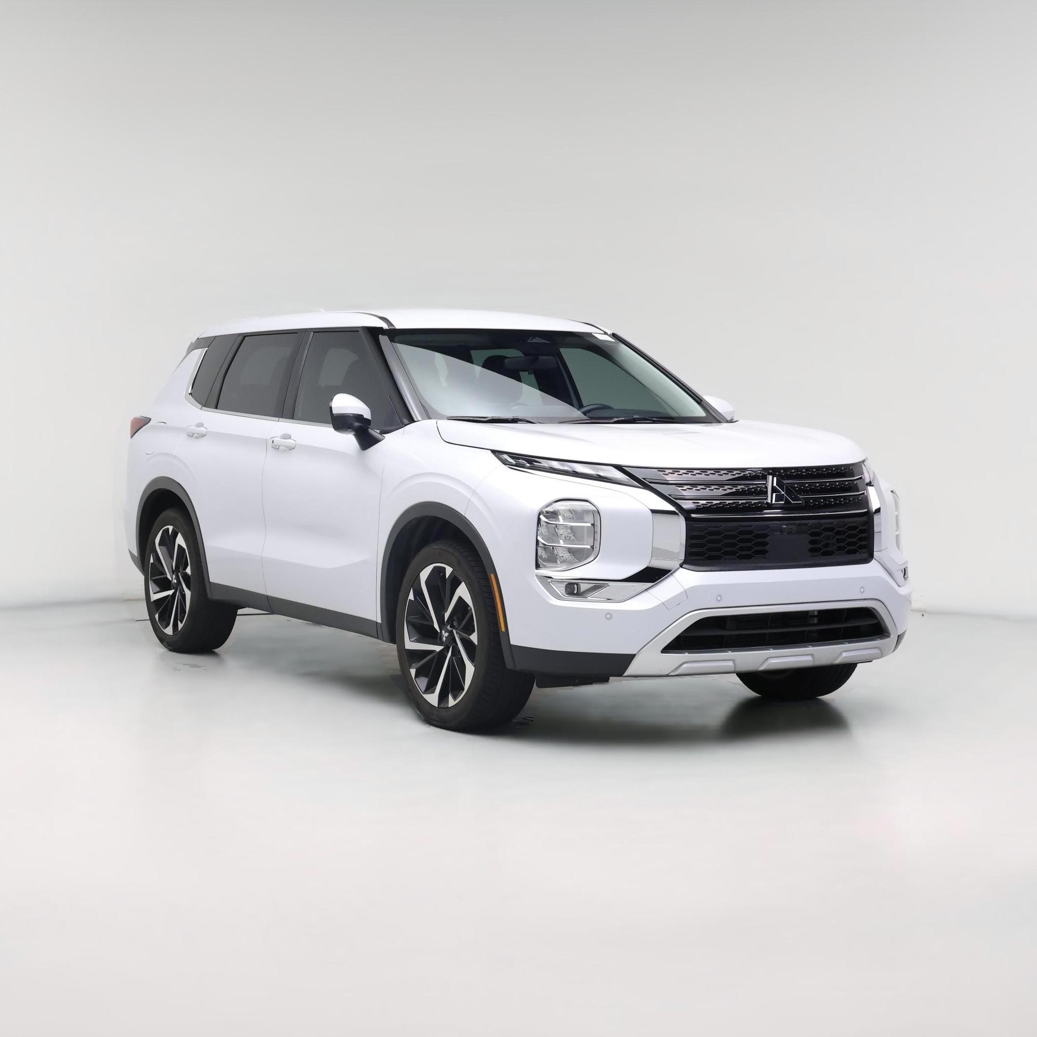 Thumbnail: 2023 Mitsubishi Outlander - 1