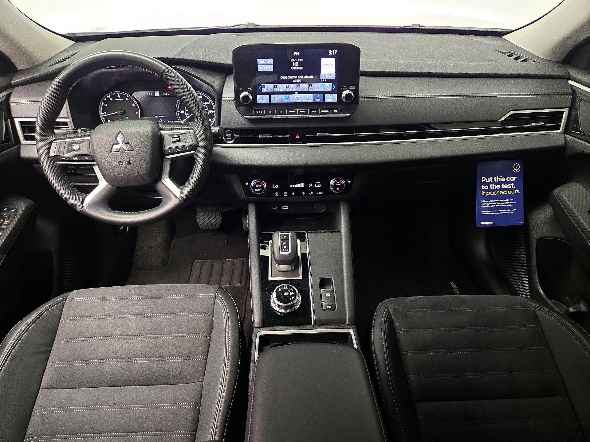 Thumbnail: 2023 Mitsubishi Outlander - 9