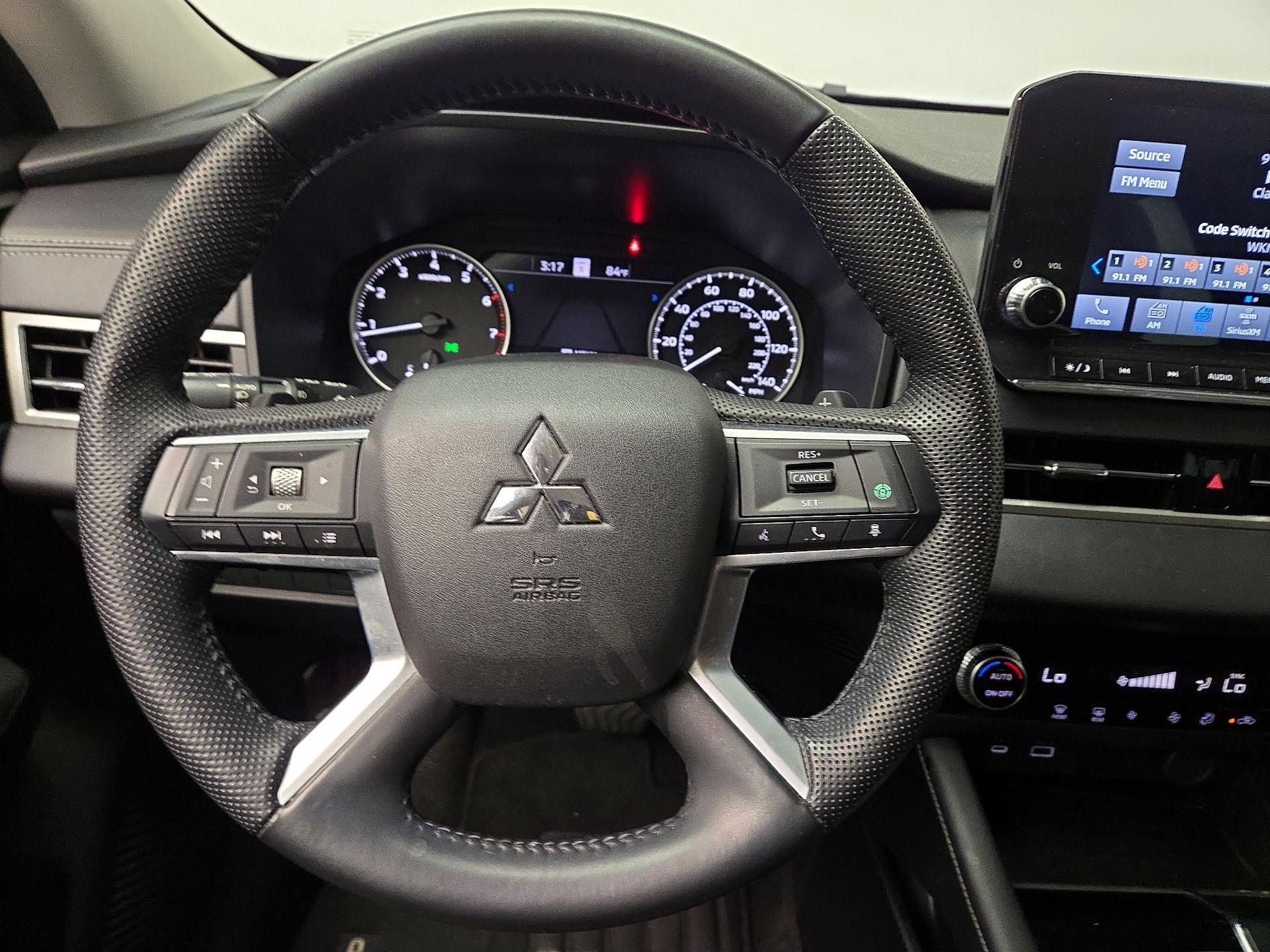 Thumbnail: 2023 Mitsubishi Outlander - 10