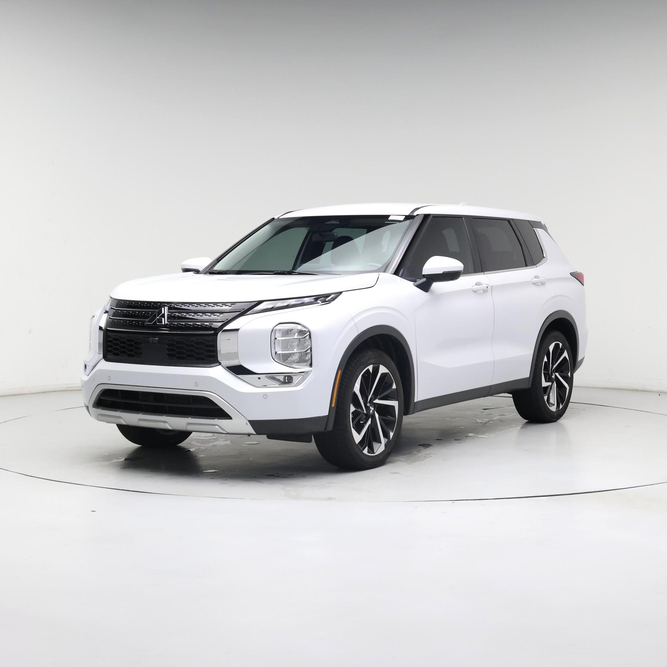 Thumbnail: 2023 Mitsubishi Outlander - 4