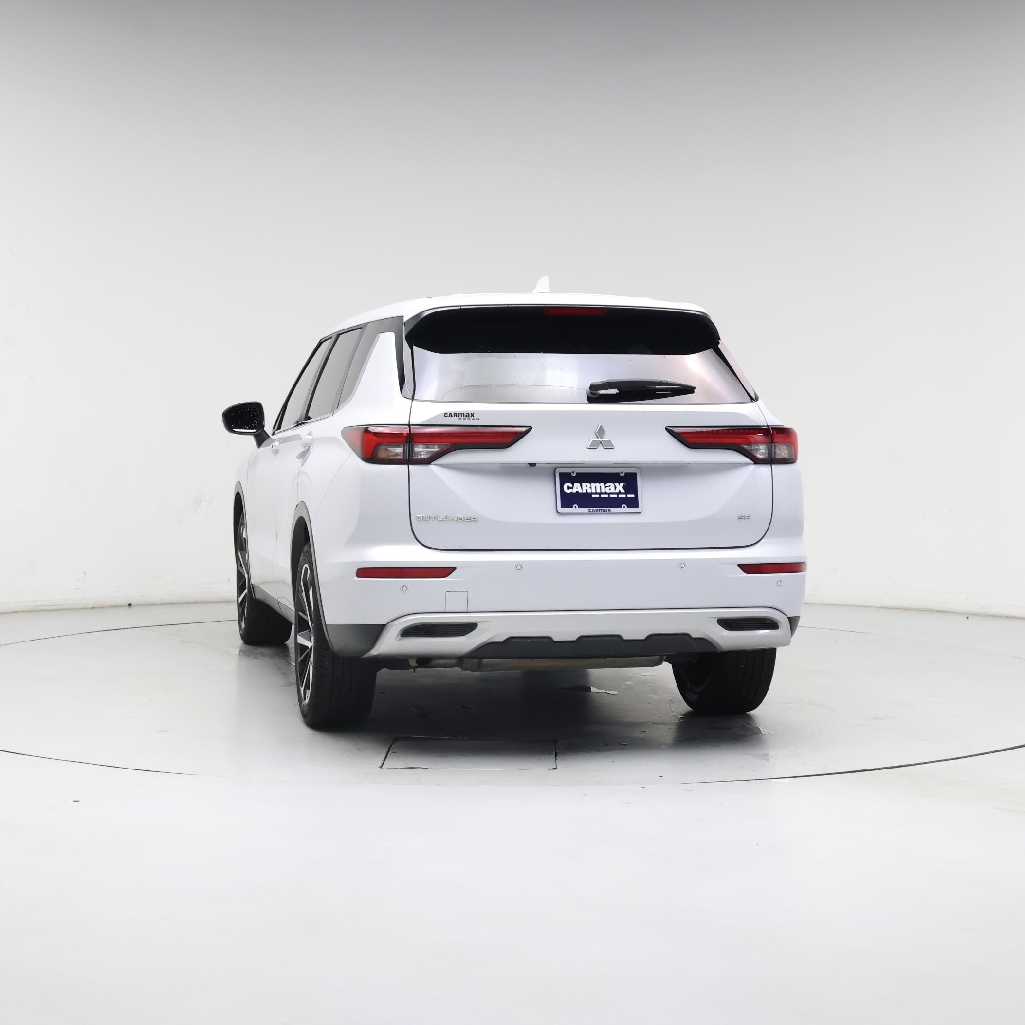 Thumbnail: 2023 Mitsubishi Outlander - 6