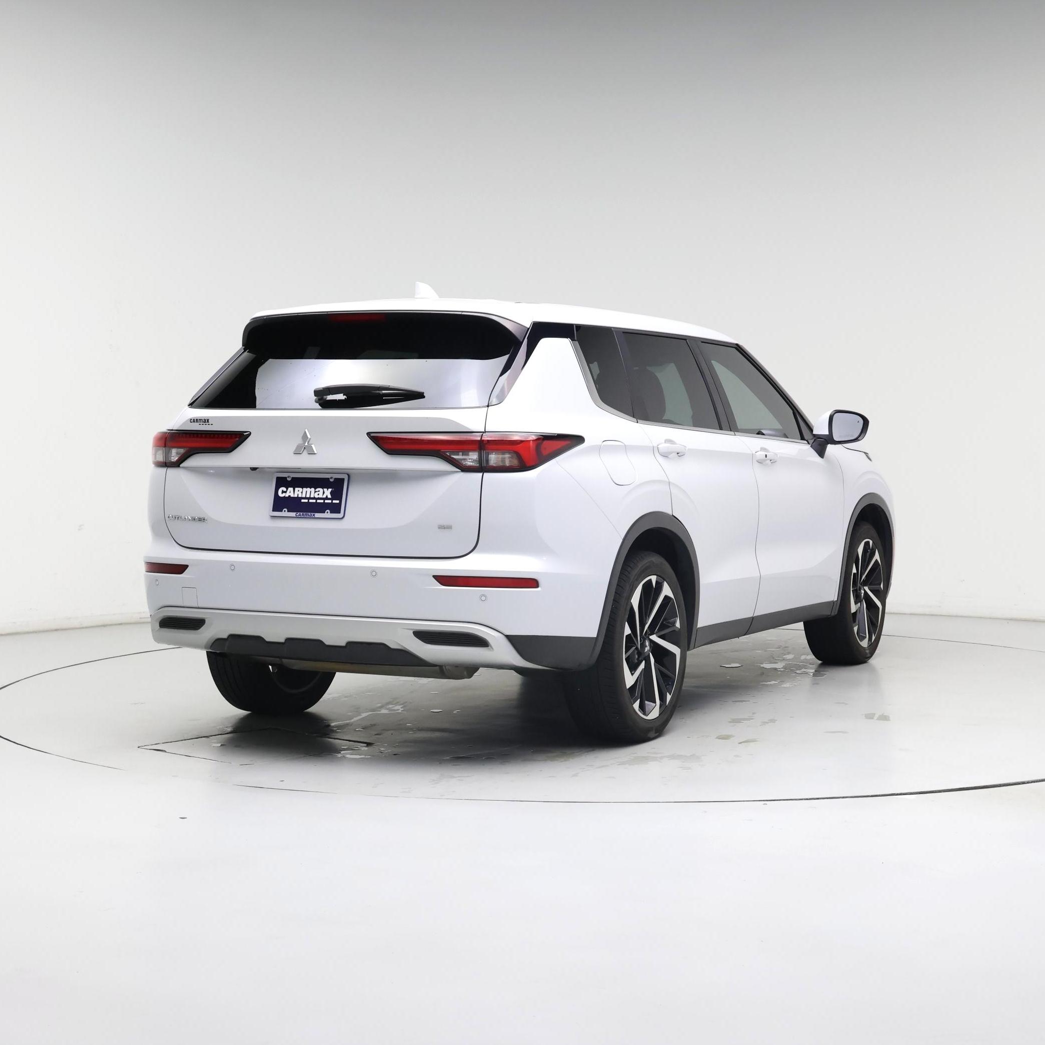 Thumbnail: 2023 Mitsubishi Outlander - 8