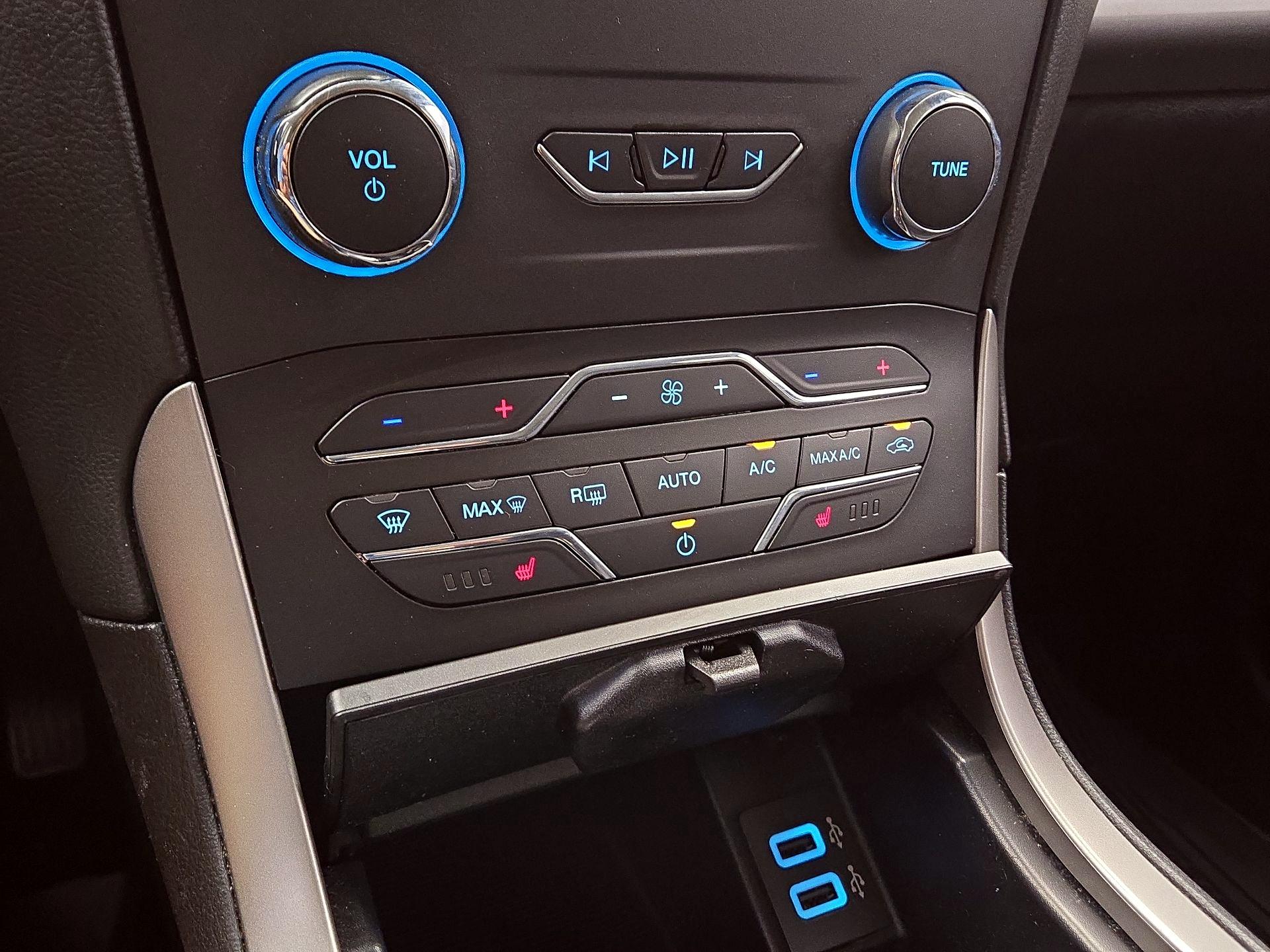 Thumbnail: 2020 Ford Edge - 16