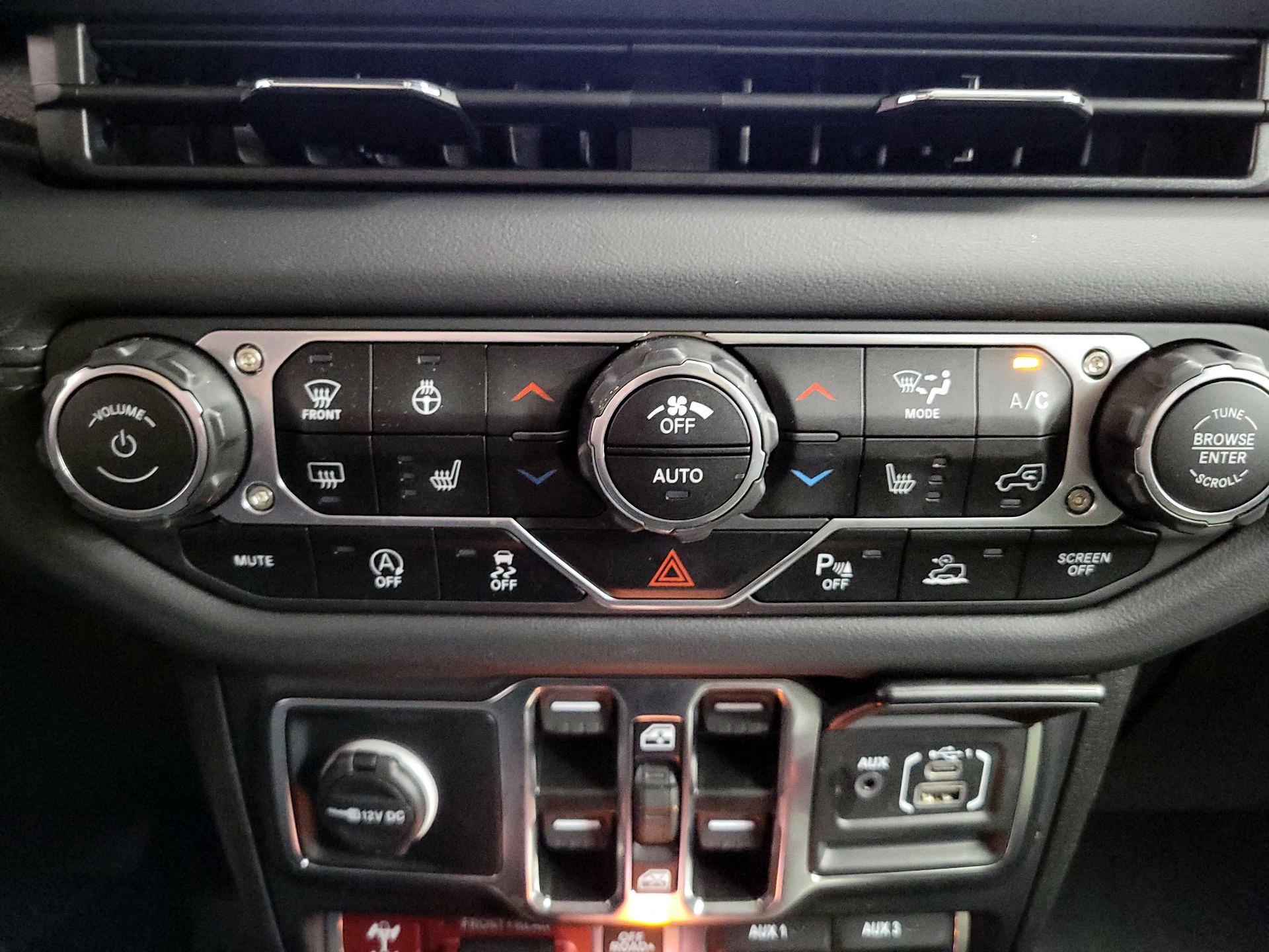 Thumbnail: 2024 Jeep Gladiator - 16