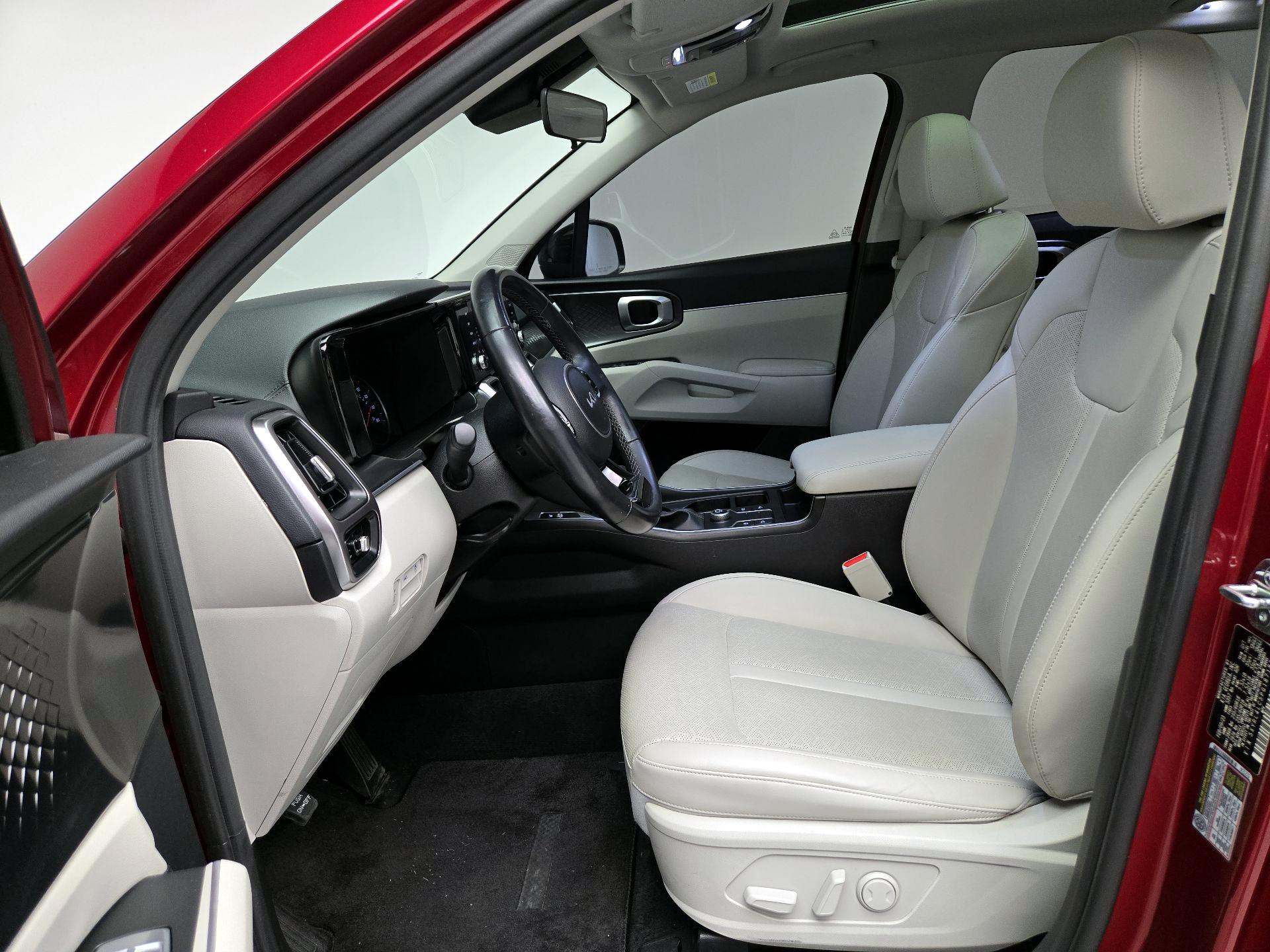 Thumbnail: 2023 Kia Sorento - 11