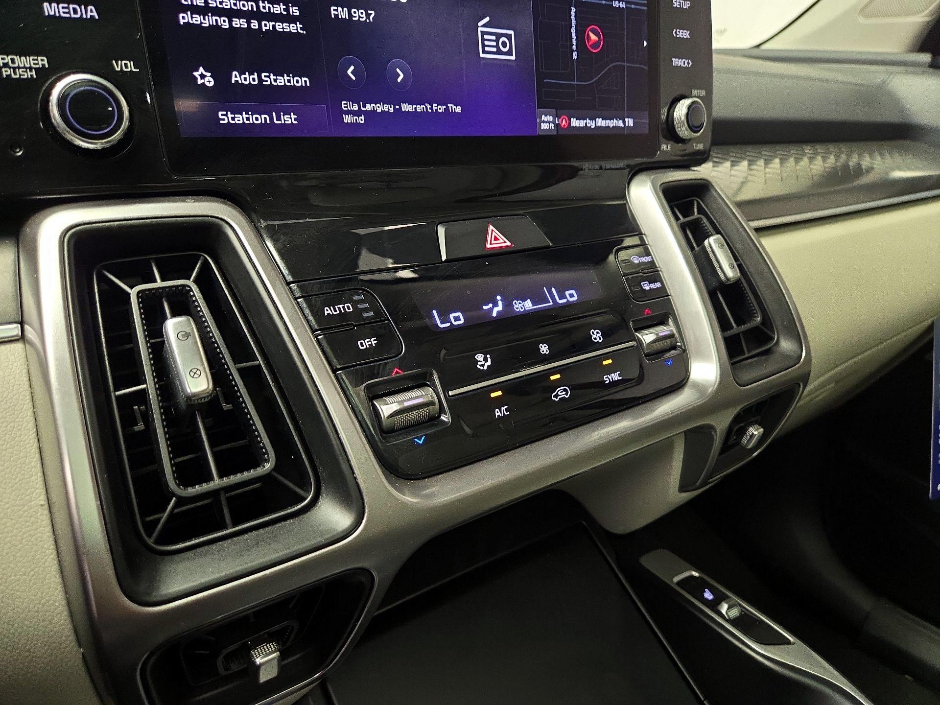 Thumbnail: 2023 Kia Sorento - 17