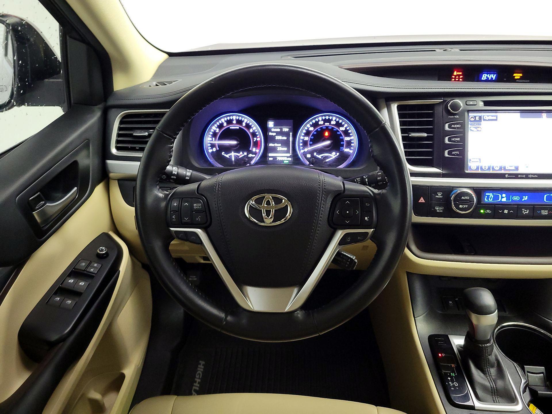 Thumbnail: 2017 Toyota Highlander - 10