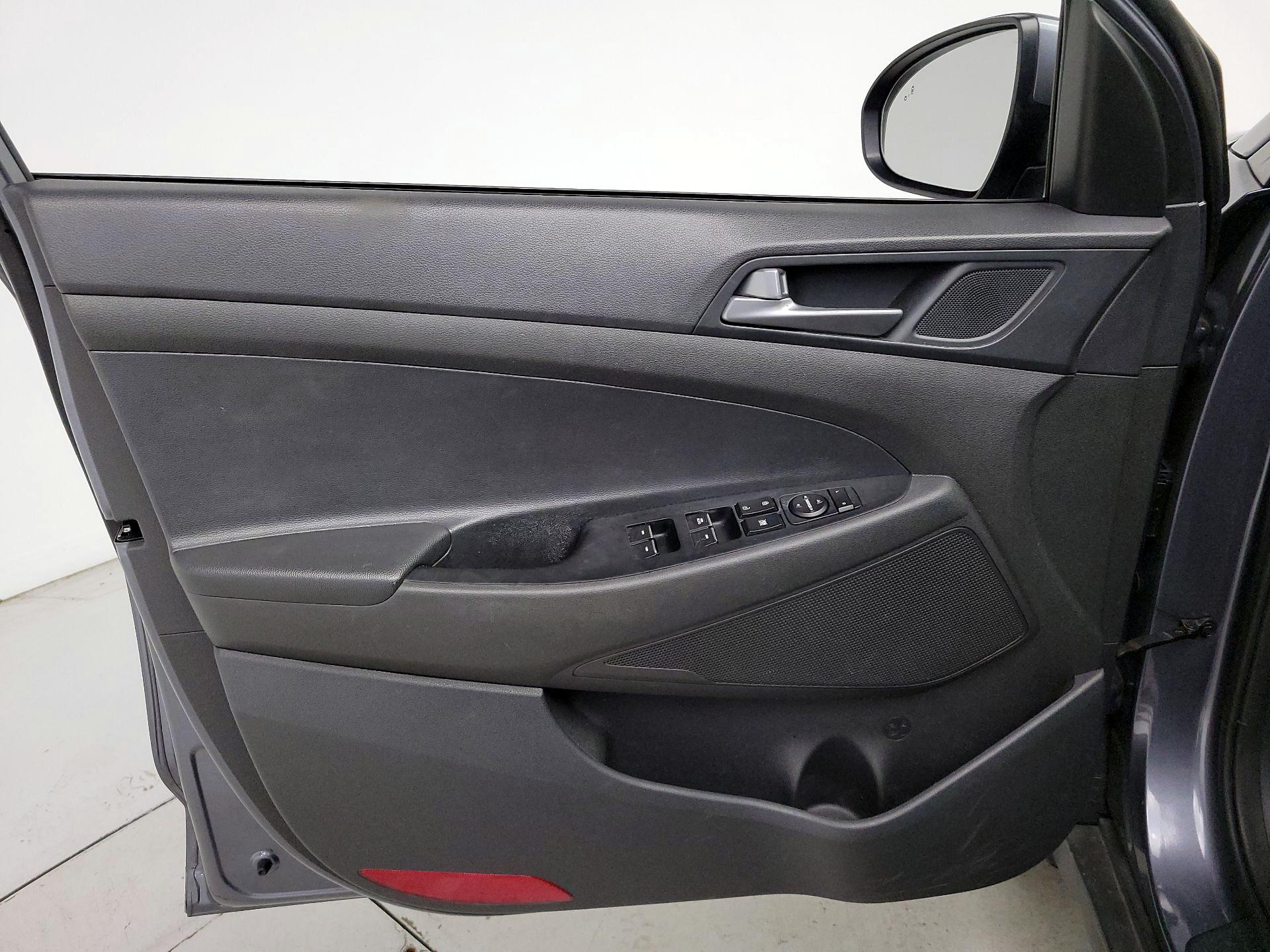 Thumbnail: 2016 Hyundai Tucson - 12