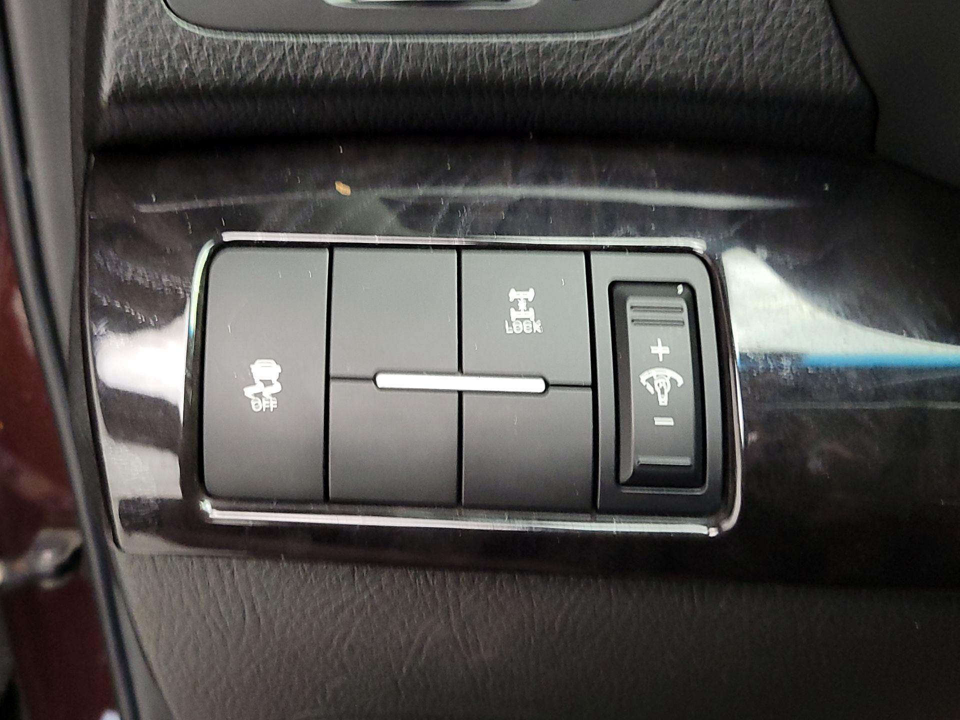 Thumbnail: 2015 Kia Sorento - 13