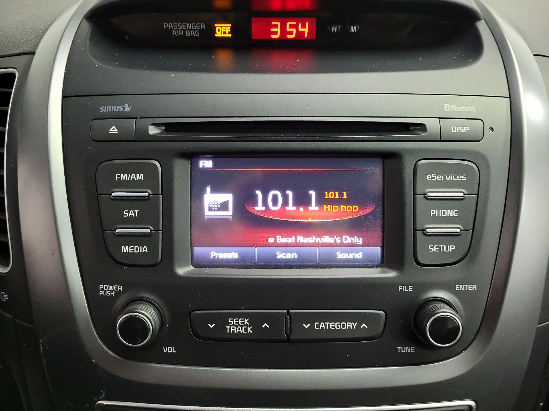 Thumbnail: 2015 Kia Sorento - 15