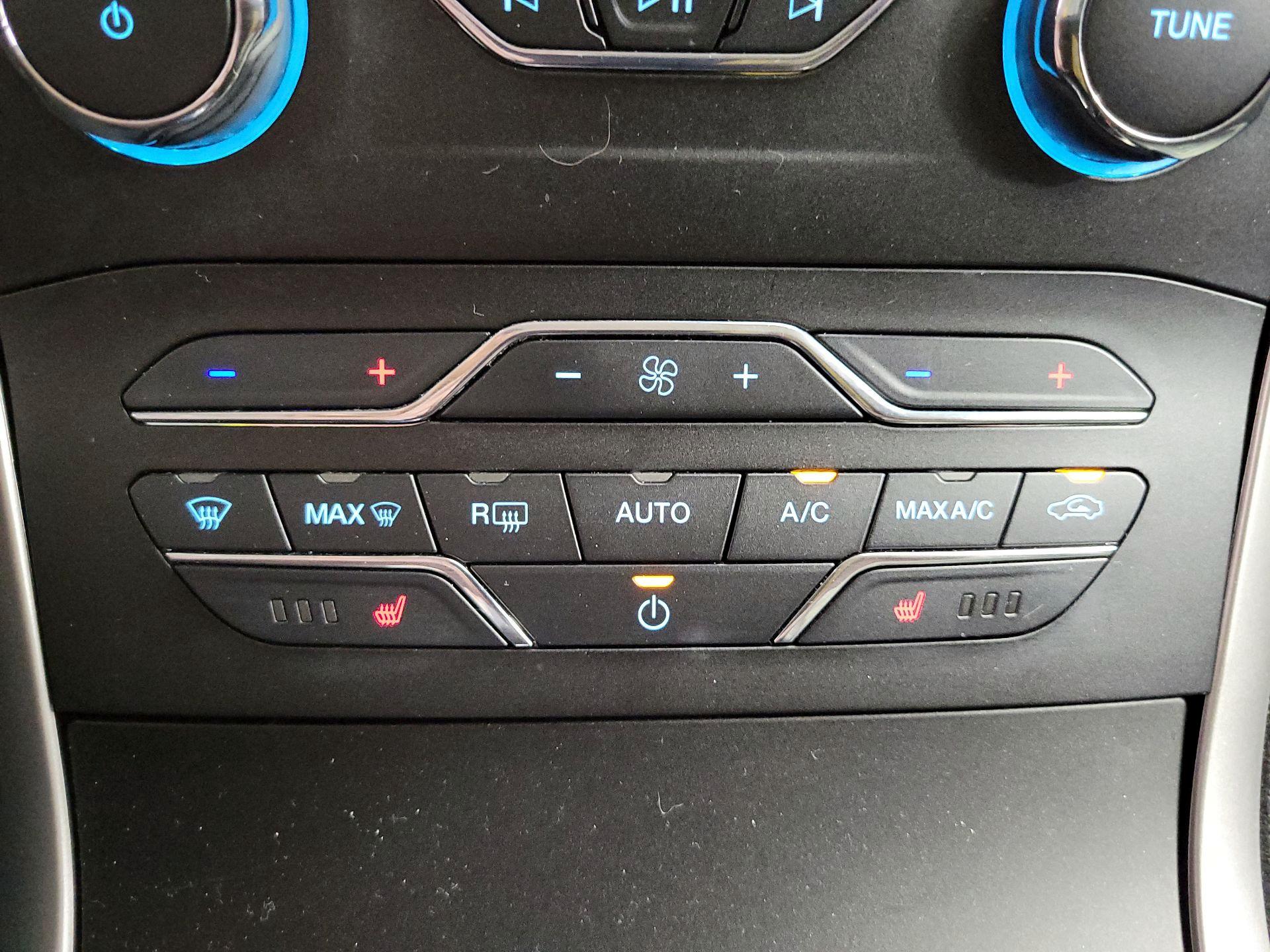 Thumbnail: 2019 Ford Edge - 17