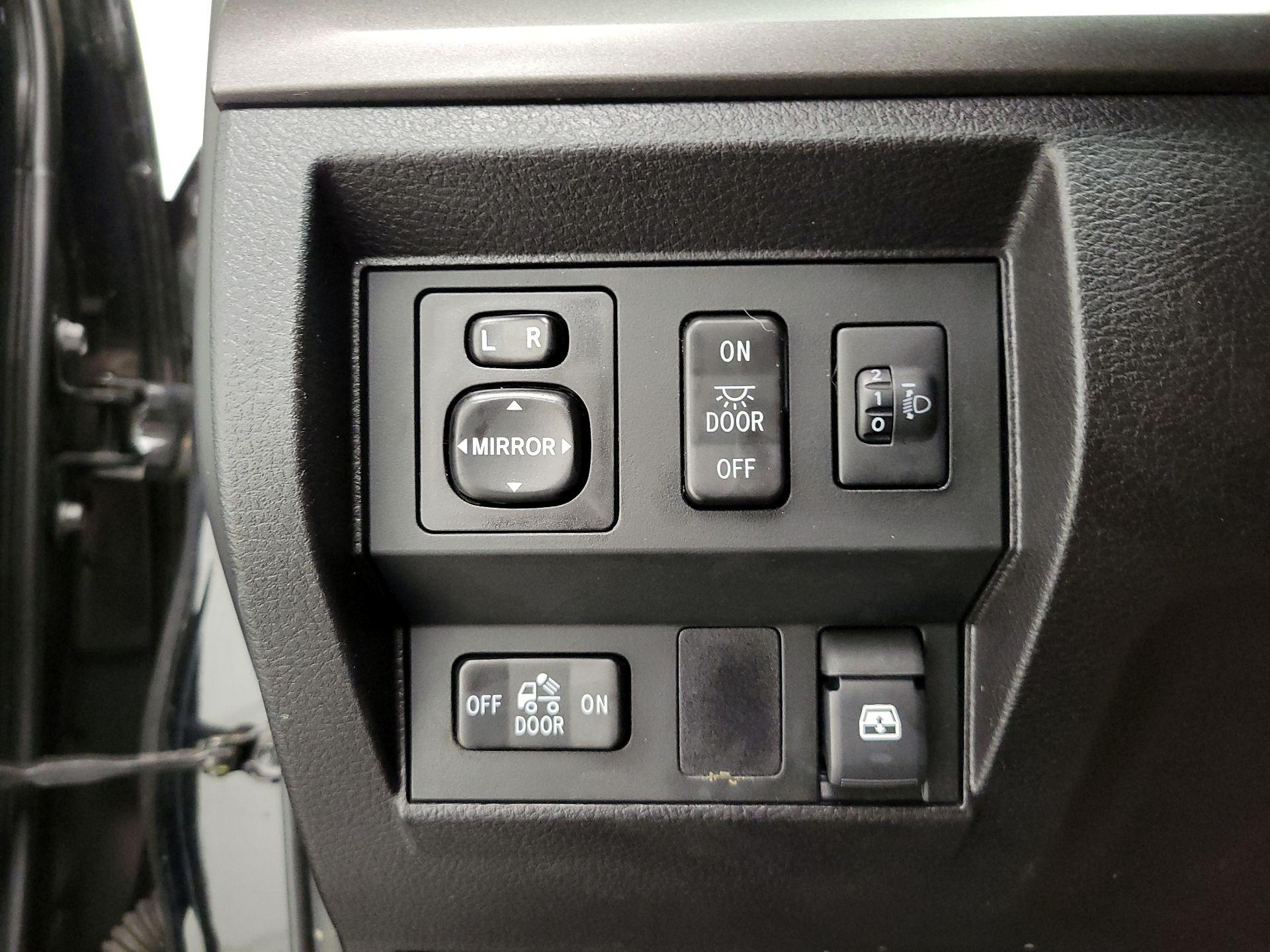 Thumbnail: 2015 Toyota Tundra - 13
