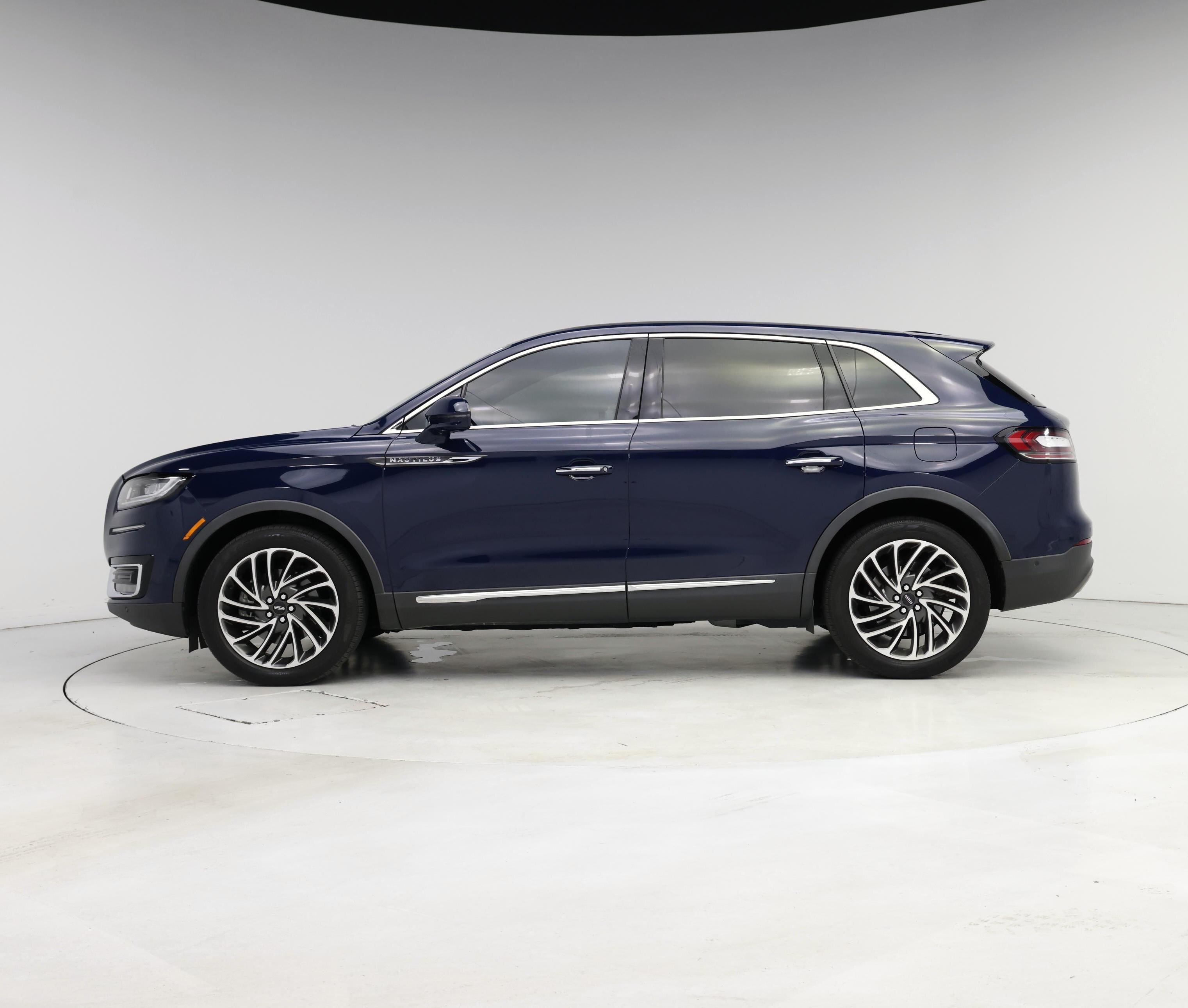 Thumbnail: 2019 Lincoln Nautilus - 3