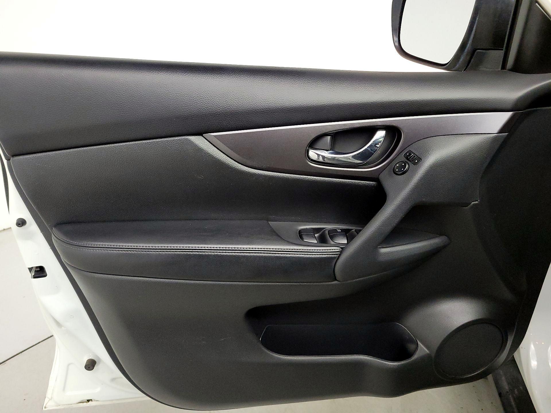 Thumbnail: 2016 Nissan Rogue - 12