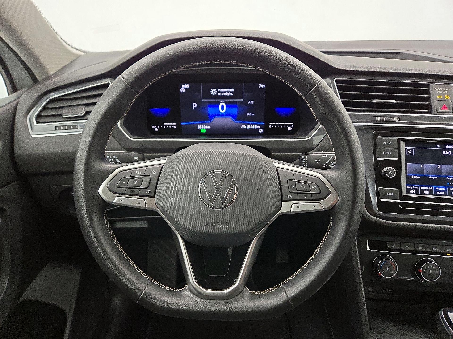 Thumbnail: 2022 Volkswagen Tiguan - 10