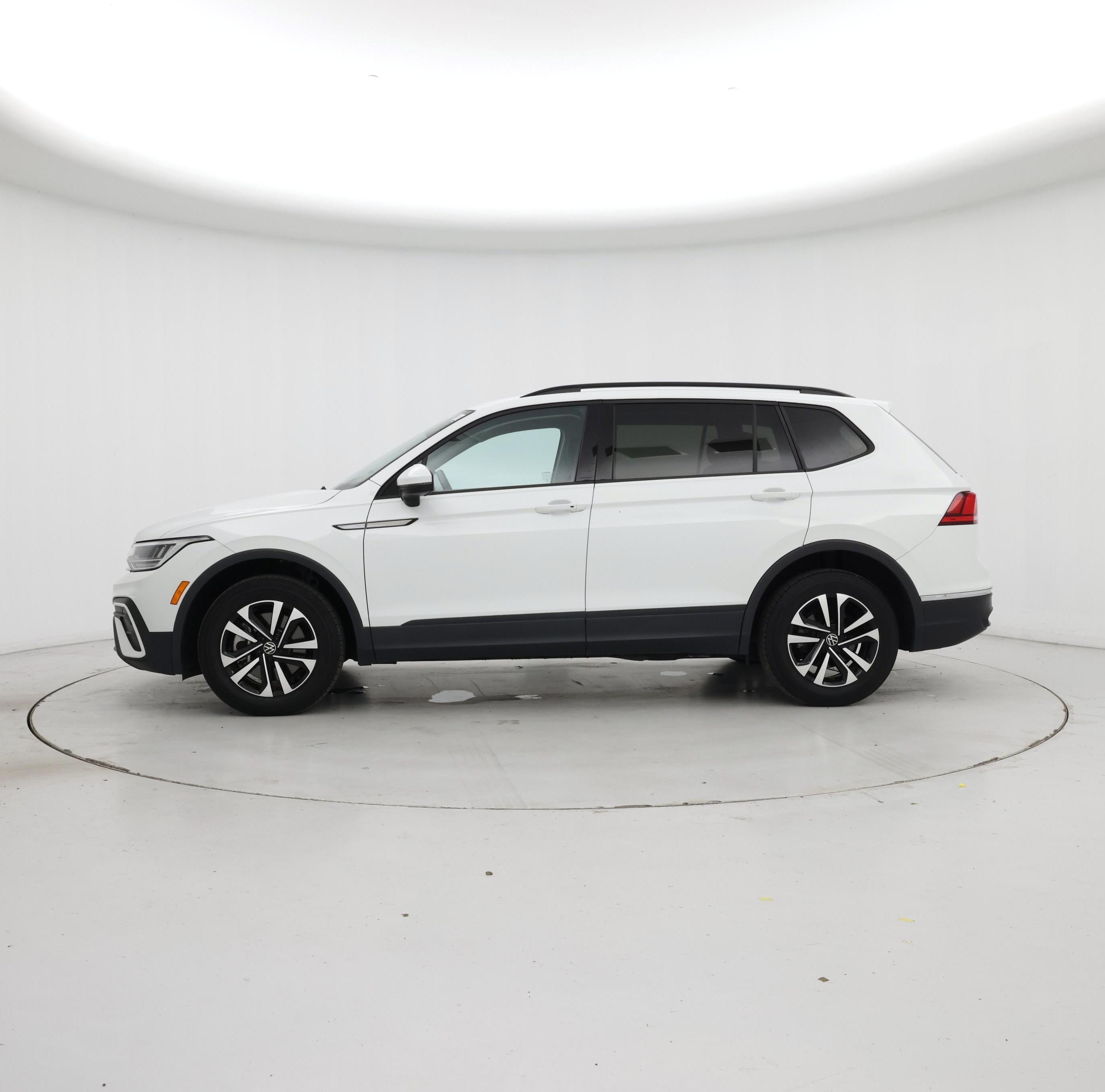 Thumbnail: 2022 Volkswagen Tiguan - 3