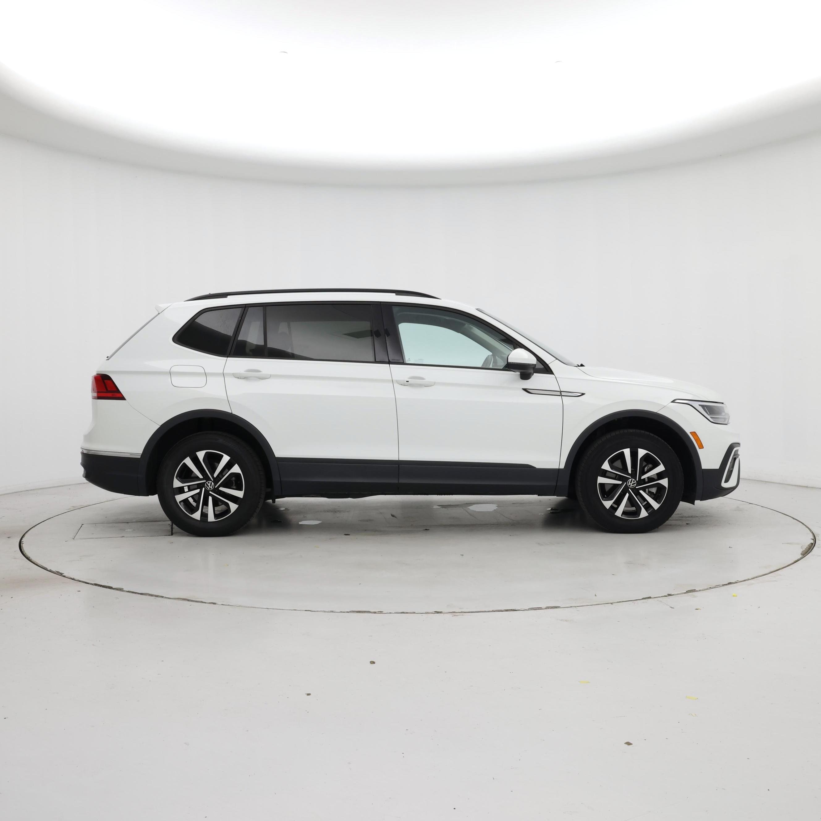 Thumbnail: 2022 Volkswagen Tiguan - 7