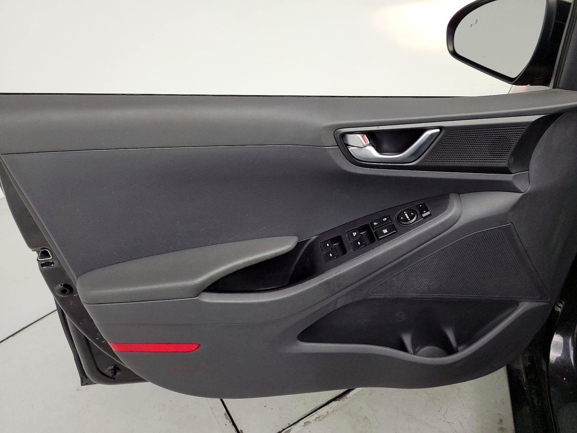 Thumbnail: 2017 Hyundai Ioniq - 12