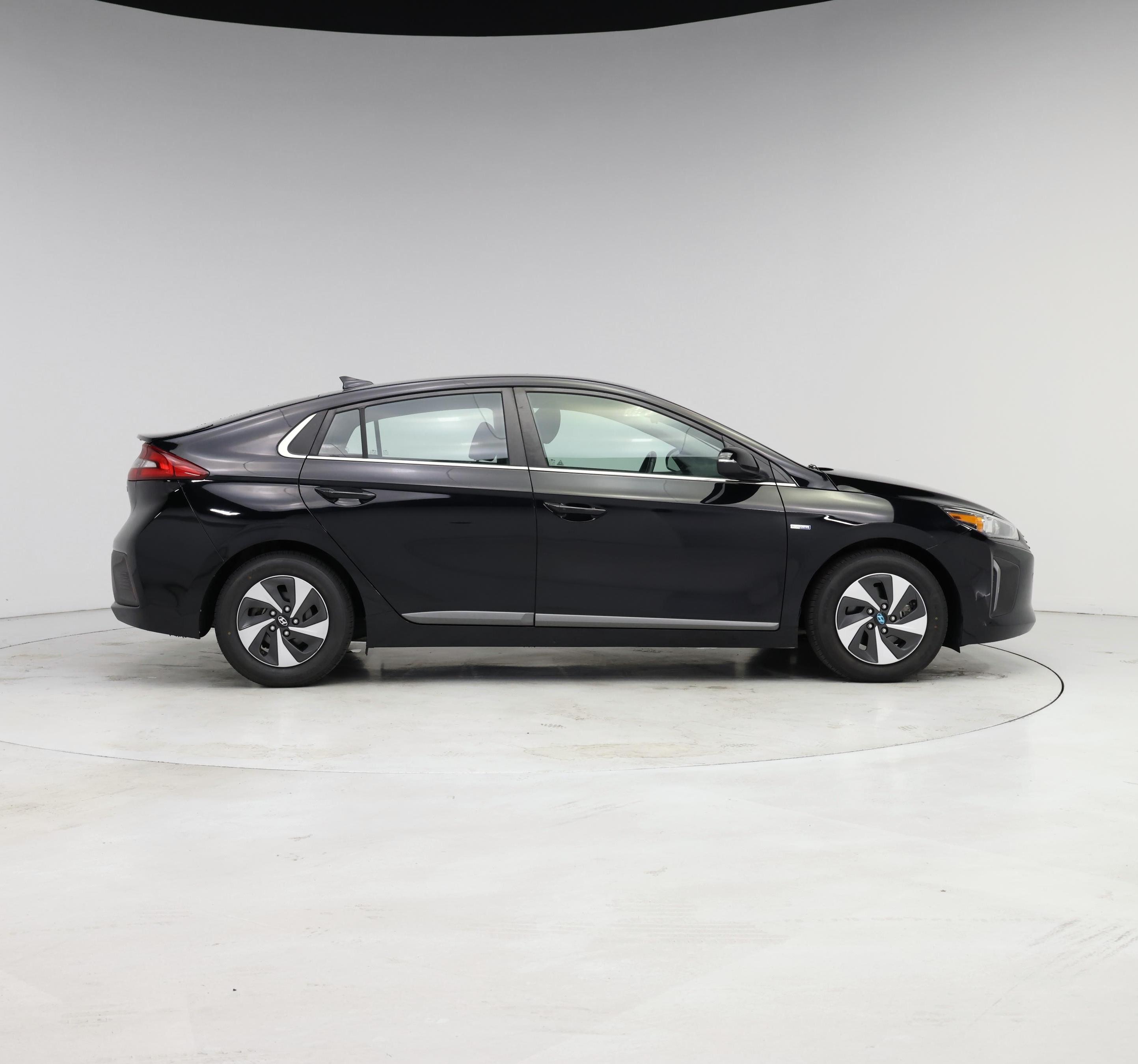 Thumbnail: 2017 Hyundai Ioniq - 7