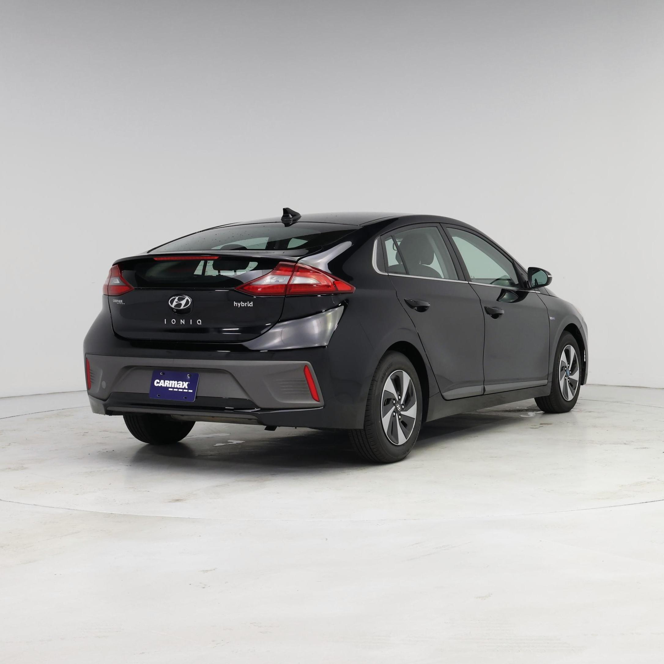 Thumbnail: 2017 Hyundai Ioniq - 8