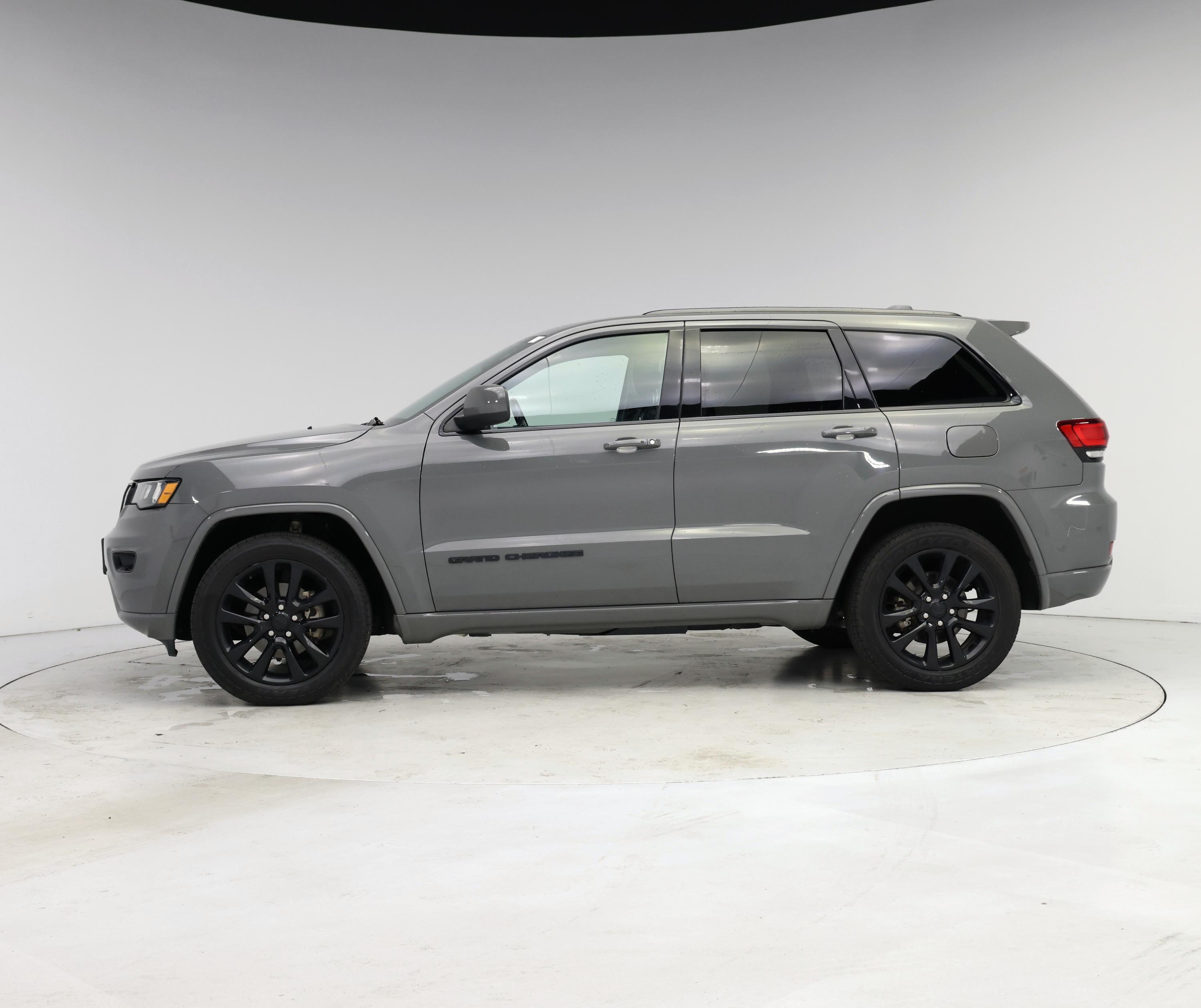 Thumbnail: 2020 Jeep Grand Cherokee - 3