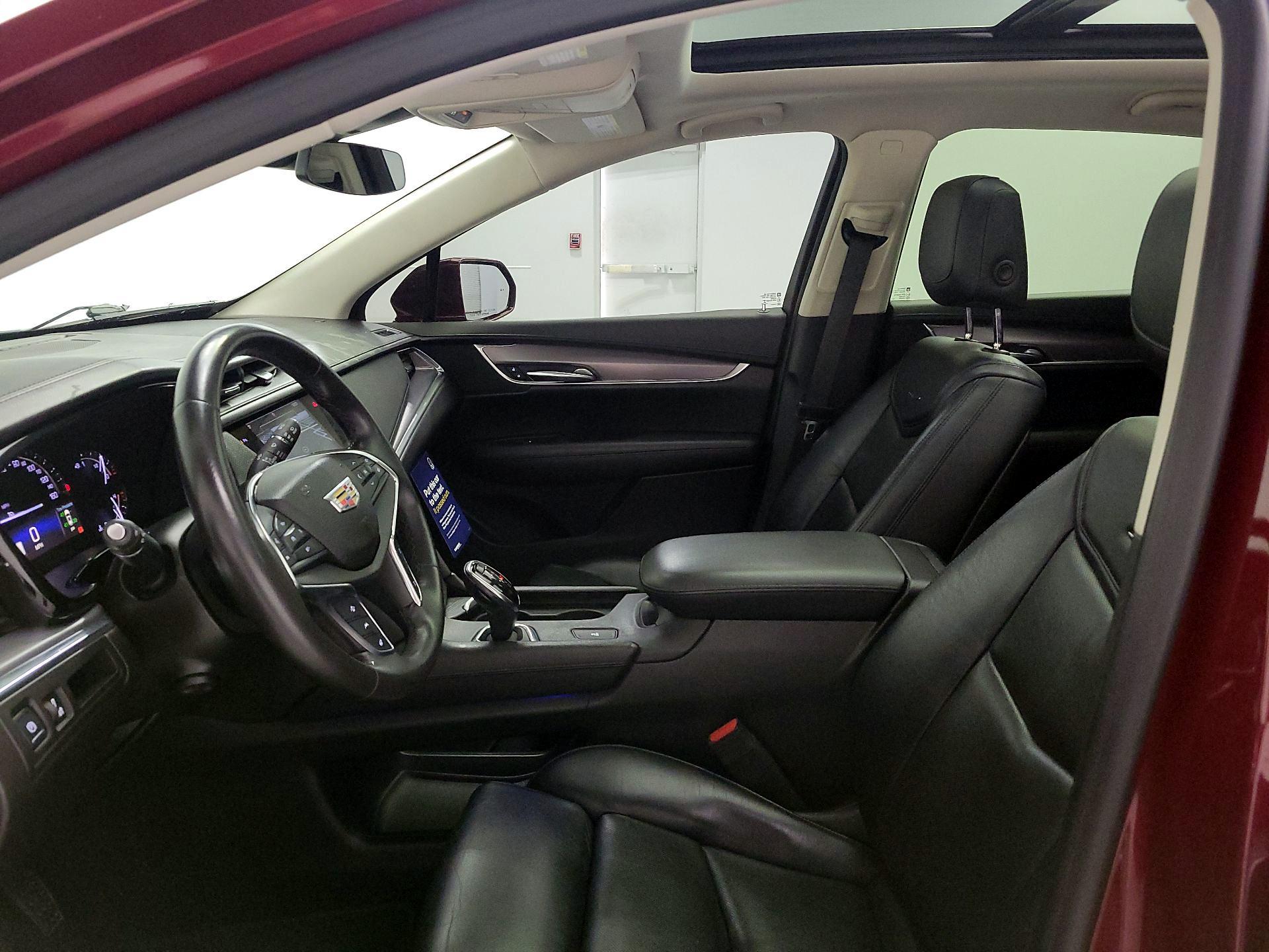 Thumbnail: 2017 Cadillac XT5 - 11