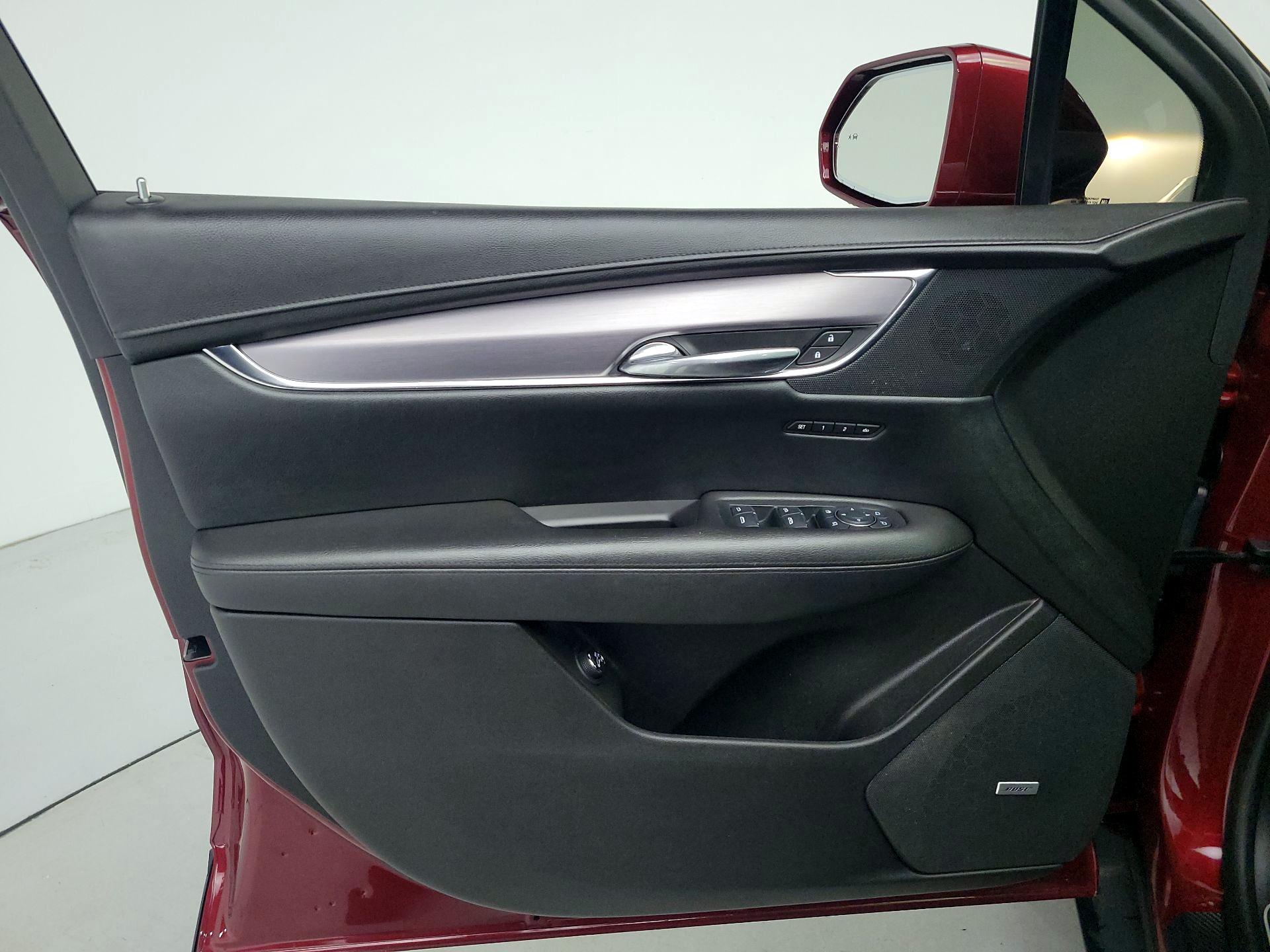 Thumbnail: 2017 Cadillac XT5 - 12