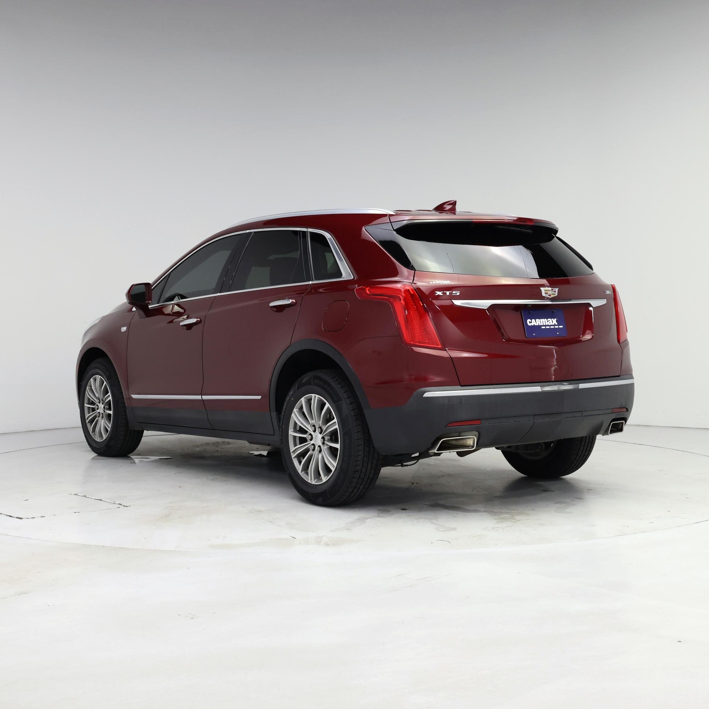 Thumbnail: 2017 Cadillac XT5 - 2