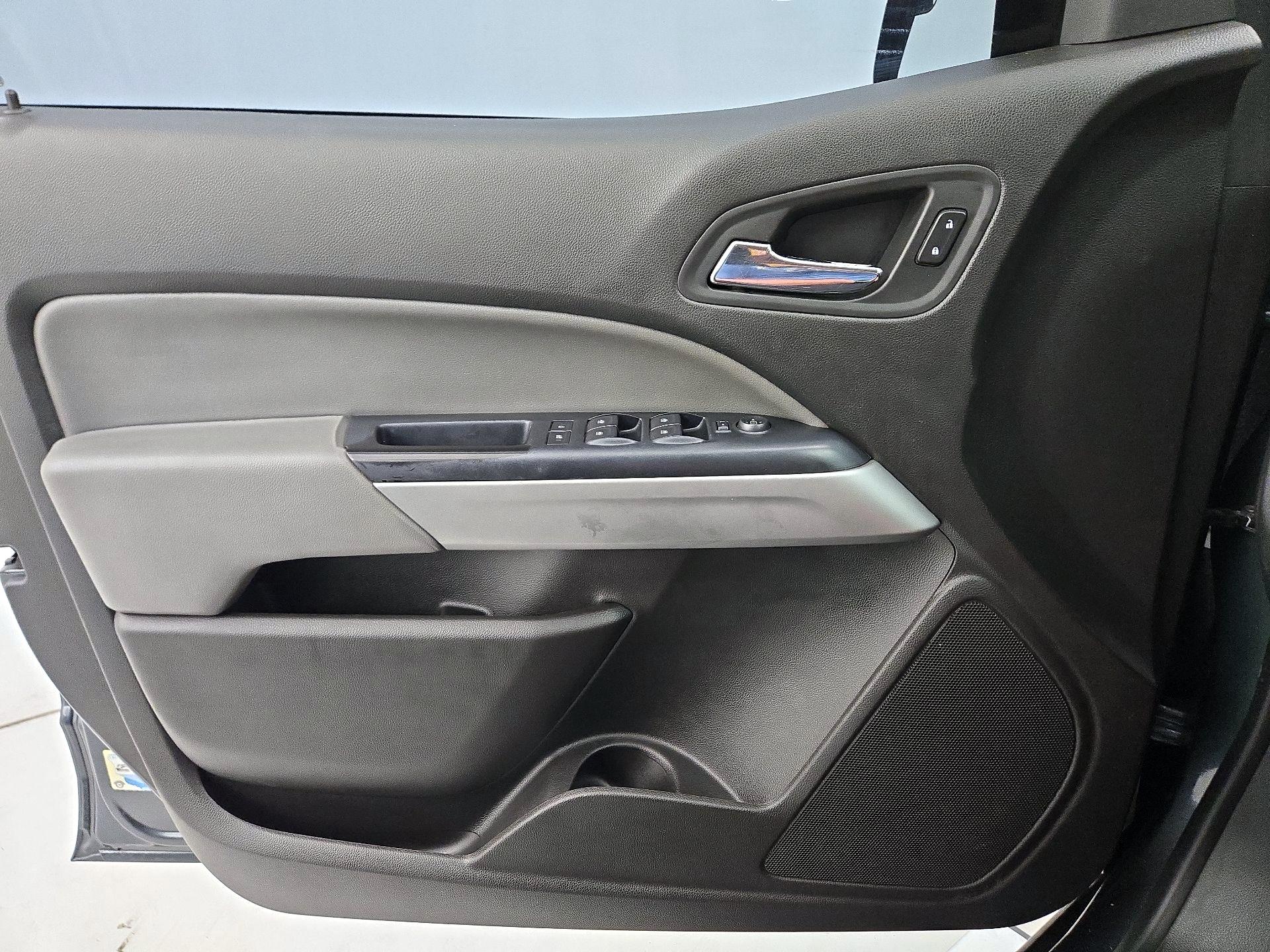Thumbnail: 2015 Chevrolet Colorado - 12