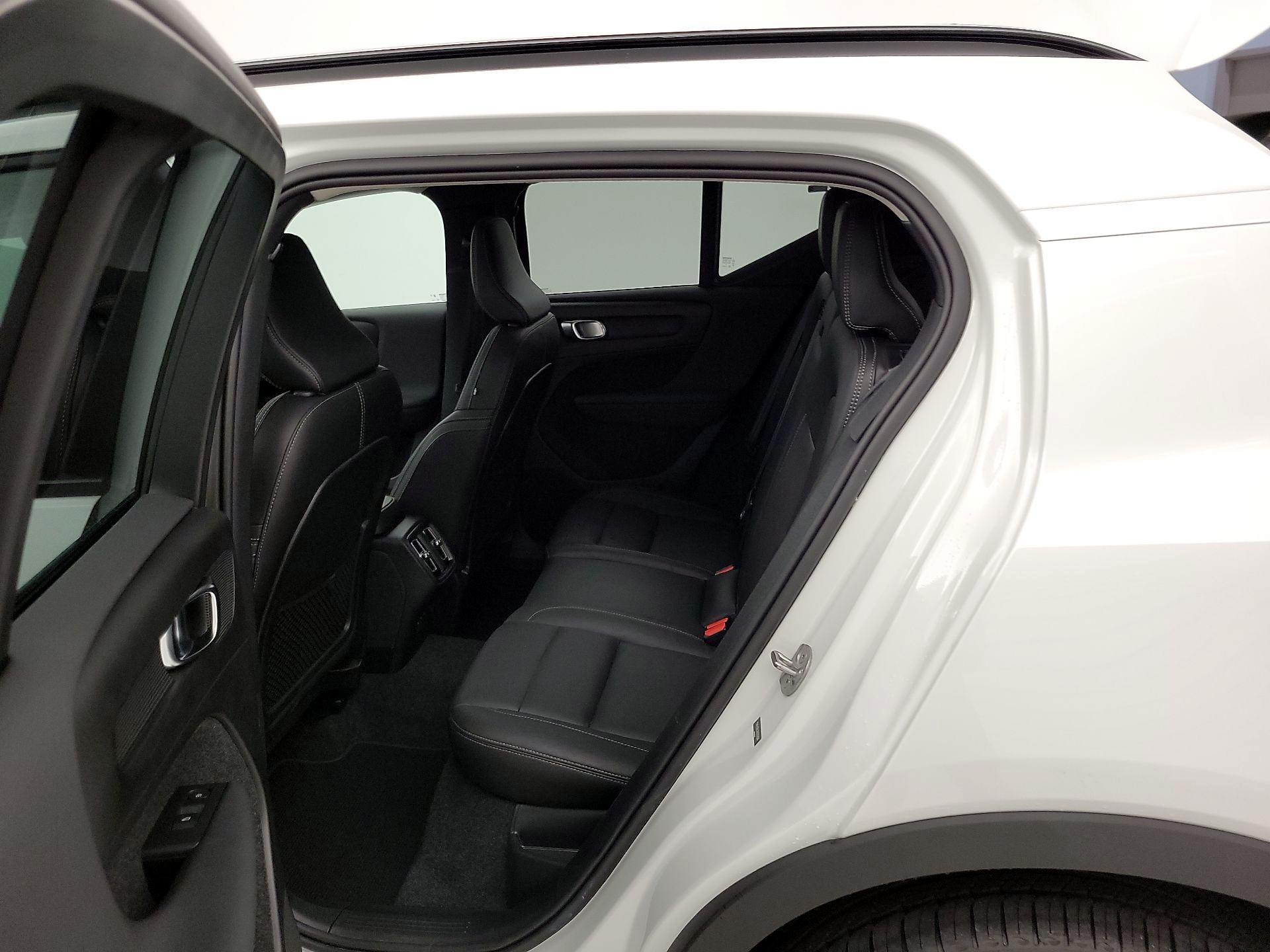 Thumbnail: 2024 Volvo XC40 - 20