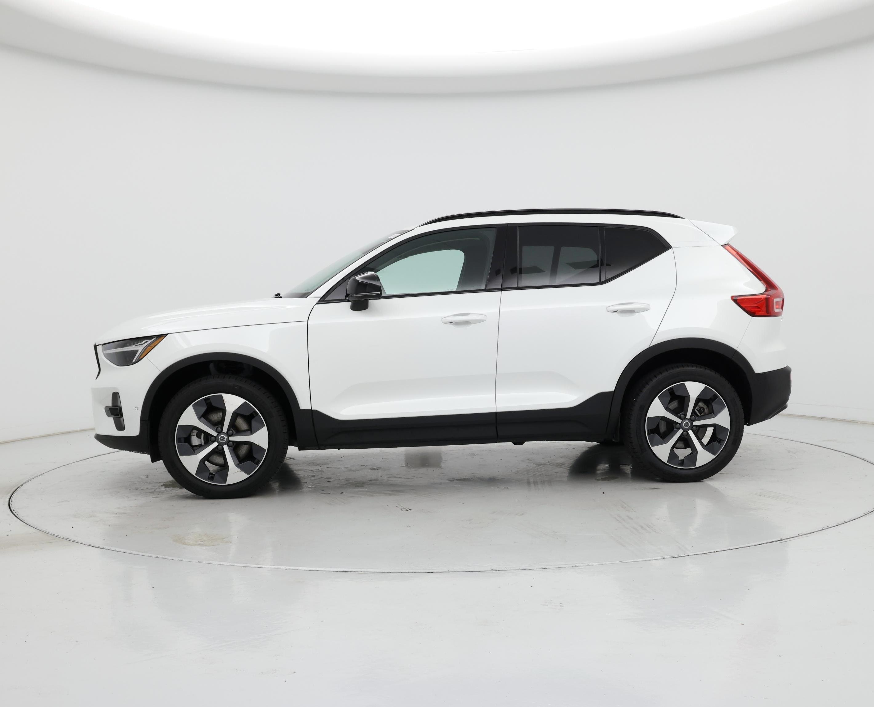 Thumbnail: 2024 Volvo XC40 - 3