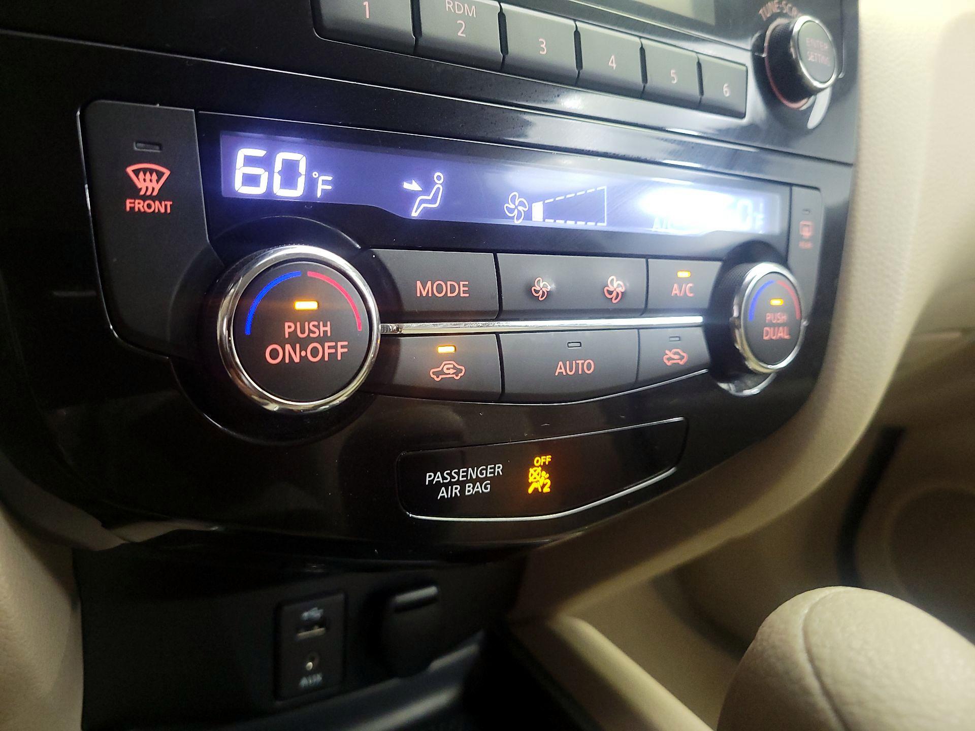 Thumbnail: 2014 Nissan Rogue - 16