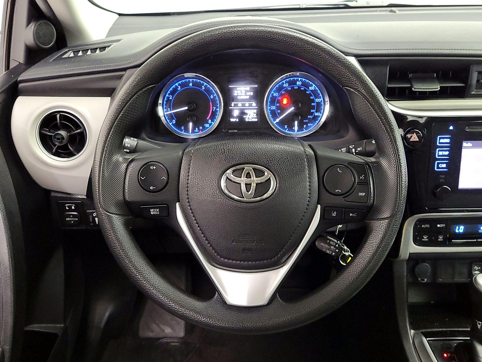 Thumbnail: 2017 Toyota Corolla - 10